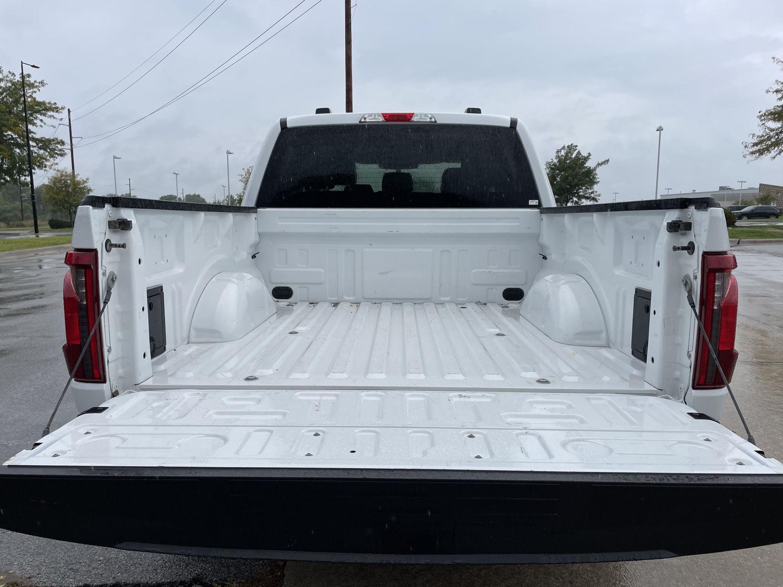 Vehicle photo 33