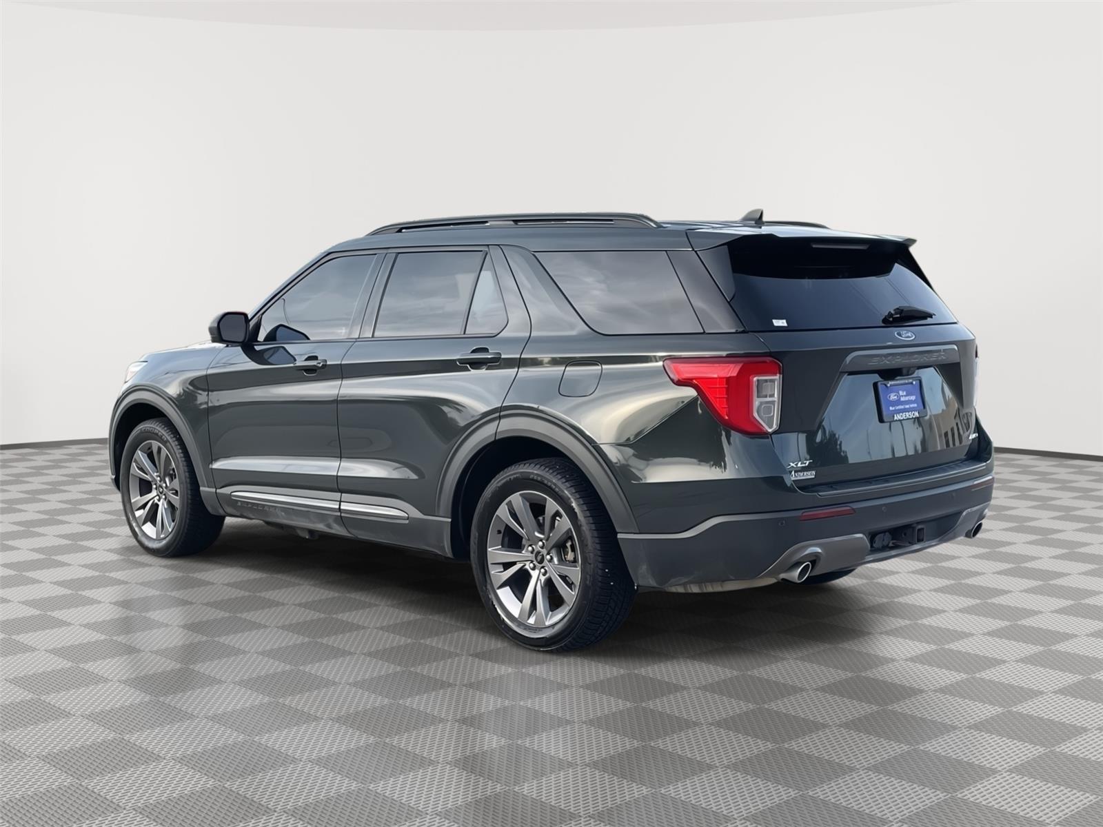 Vehicle photo 9
