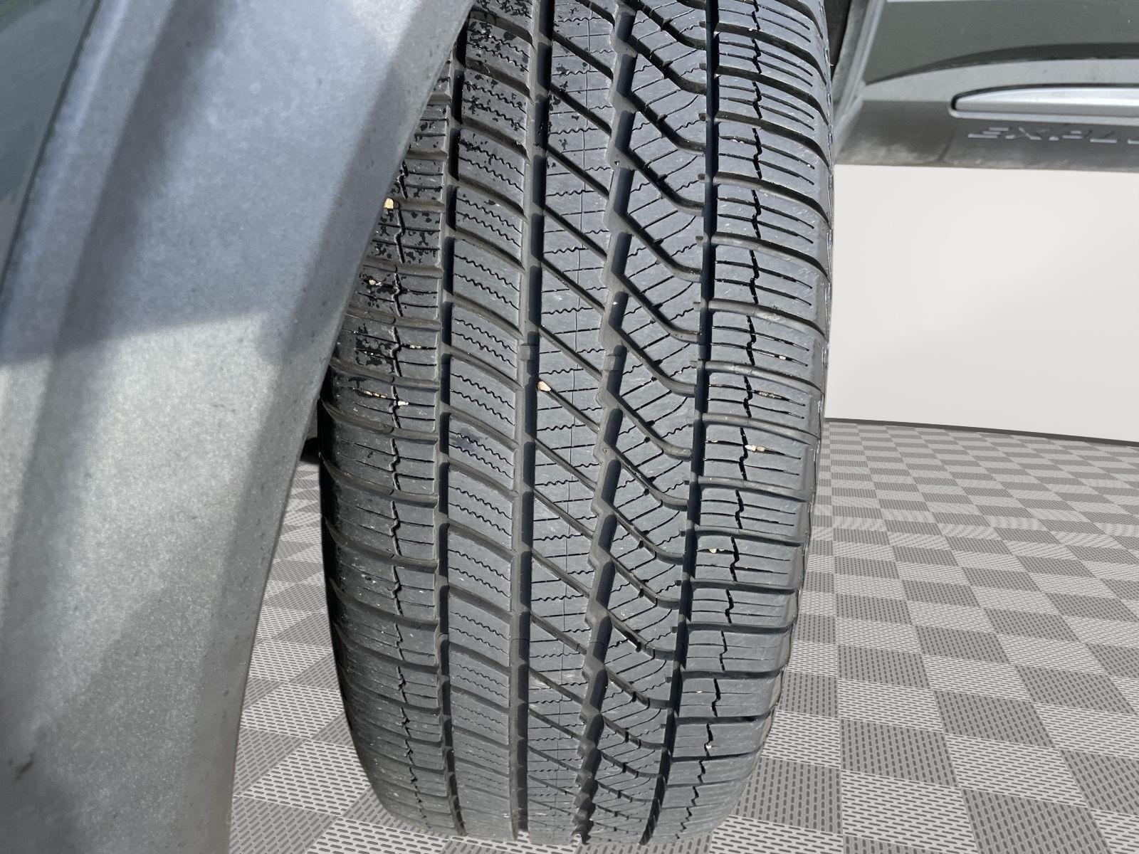 Vehicle photo 11
