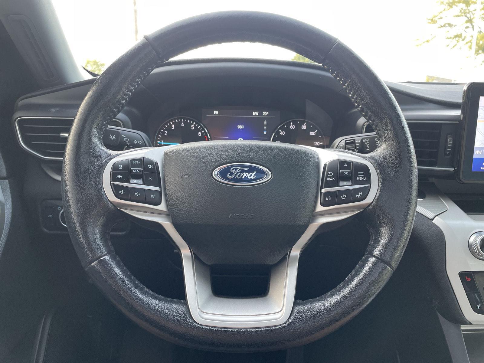 Vehicle photo 12