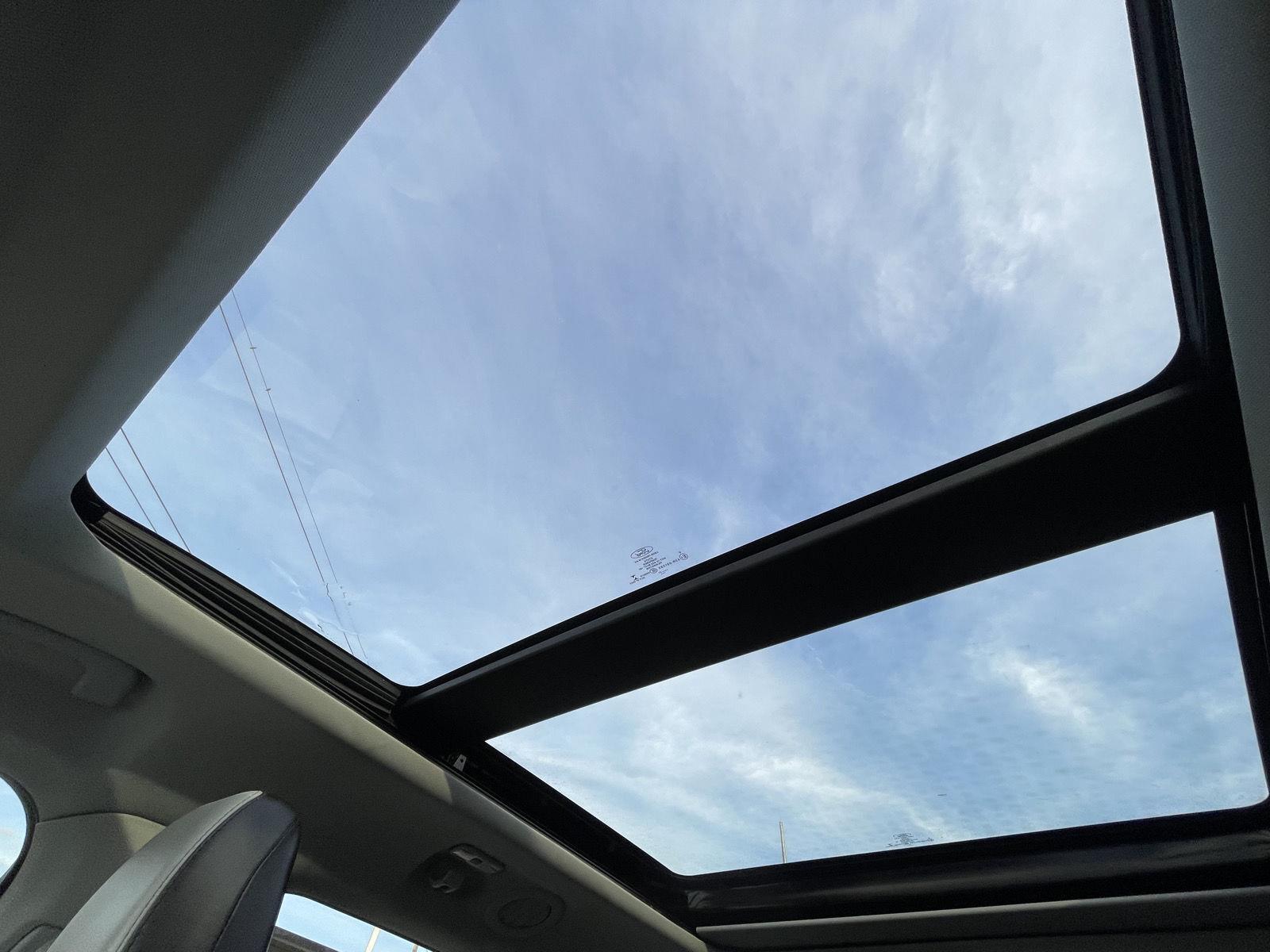 Vehicle photo 23