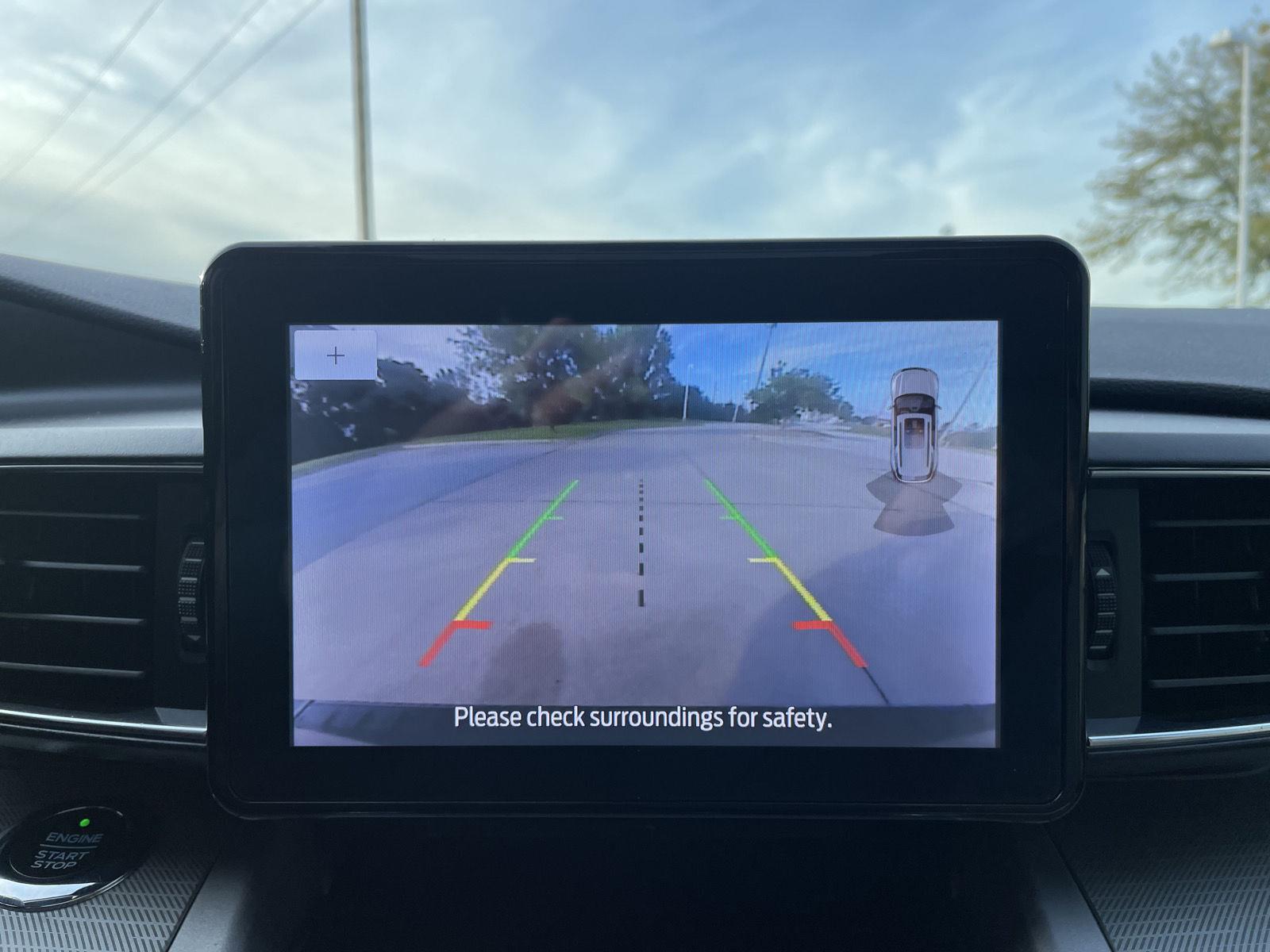 Vehicle photo 25