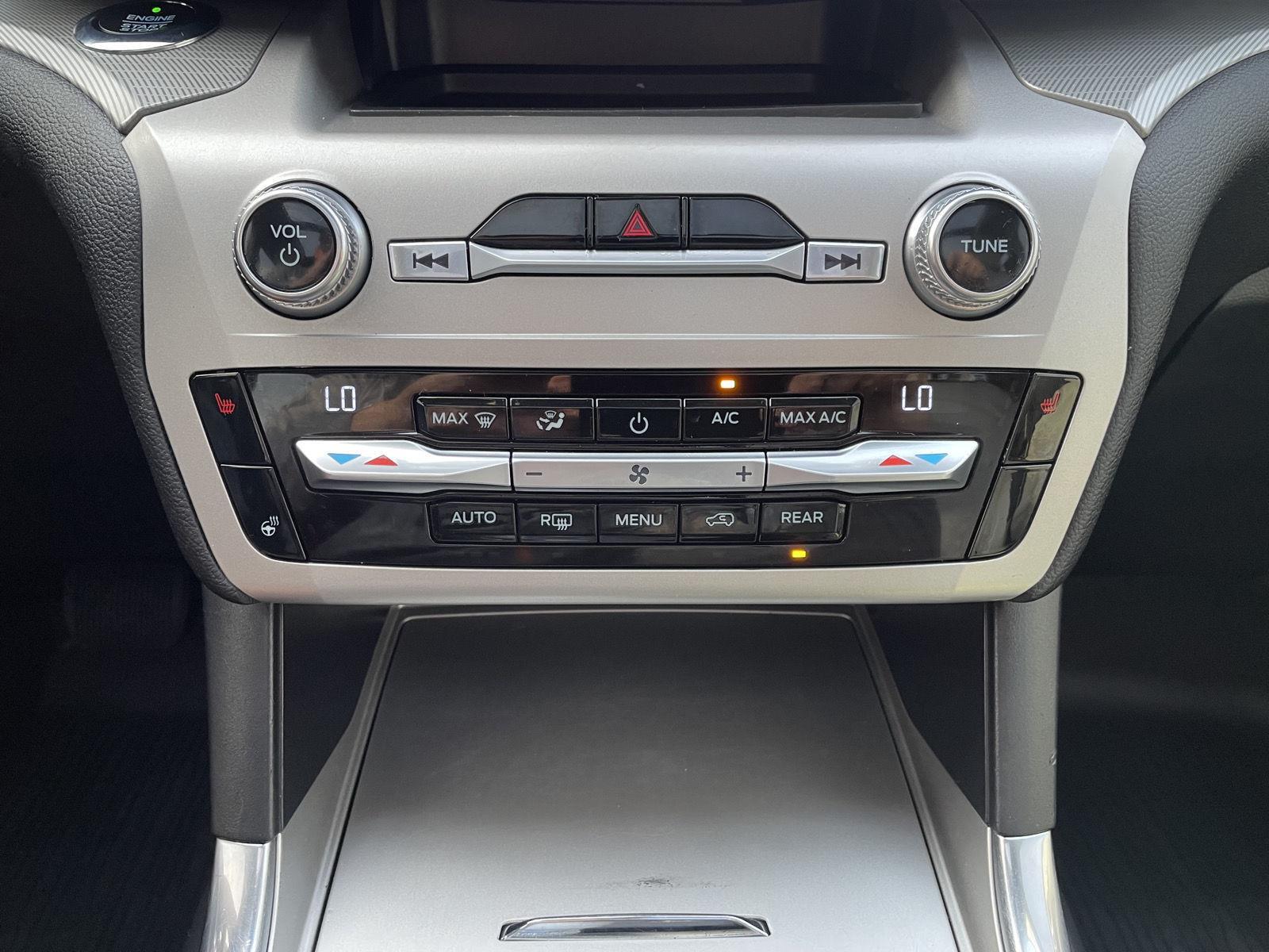 Vehicle photo 28