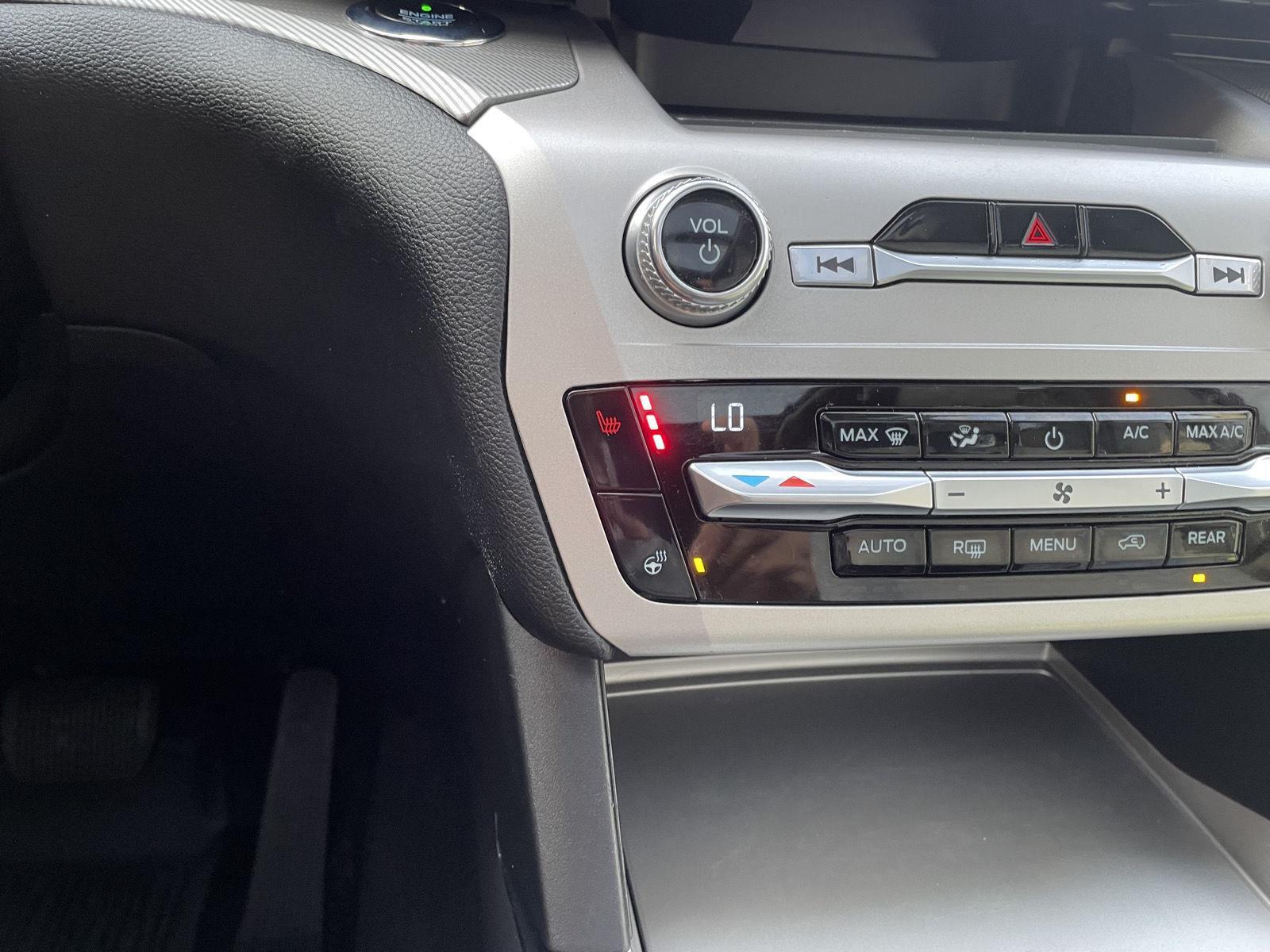 Vehicle photo 29