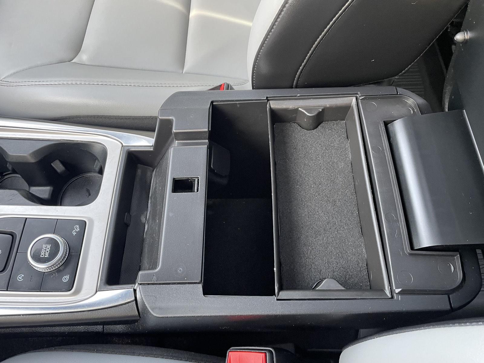 Vehicle photo 33
