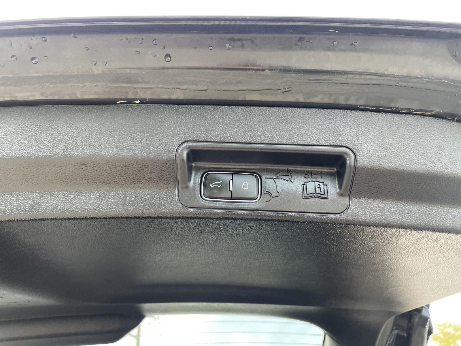 Vehicle photo 38