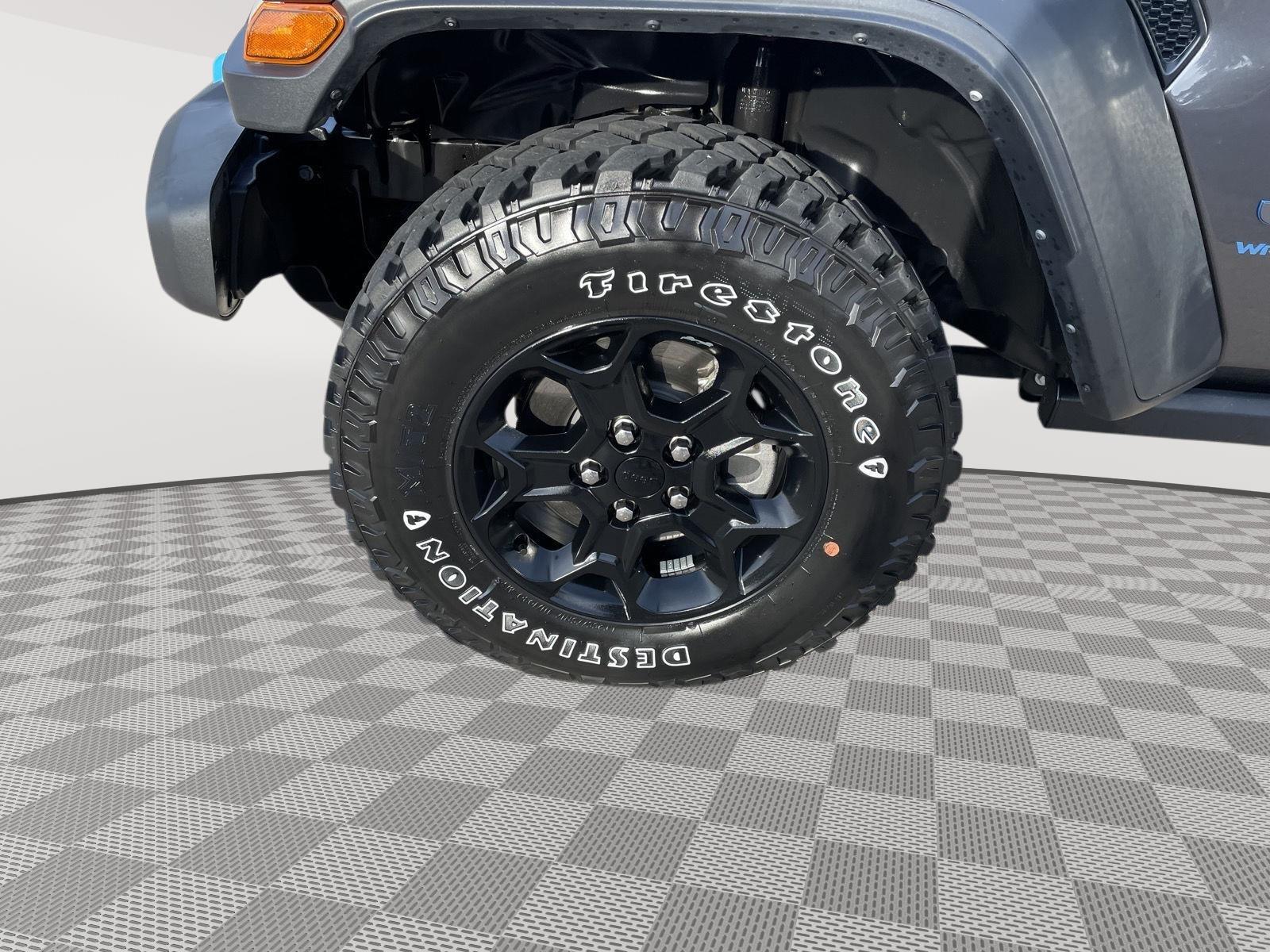 Vehicle photo 10