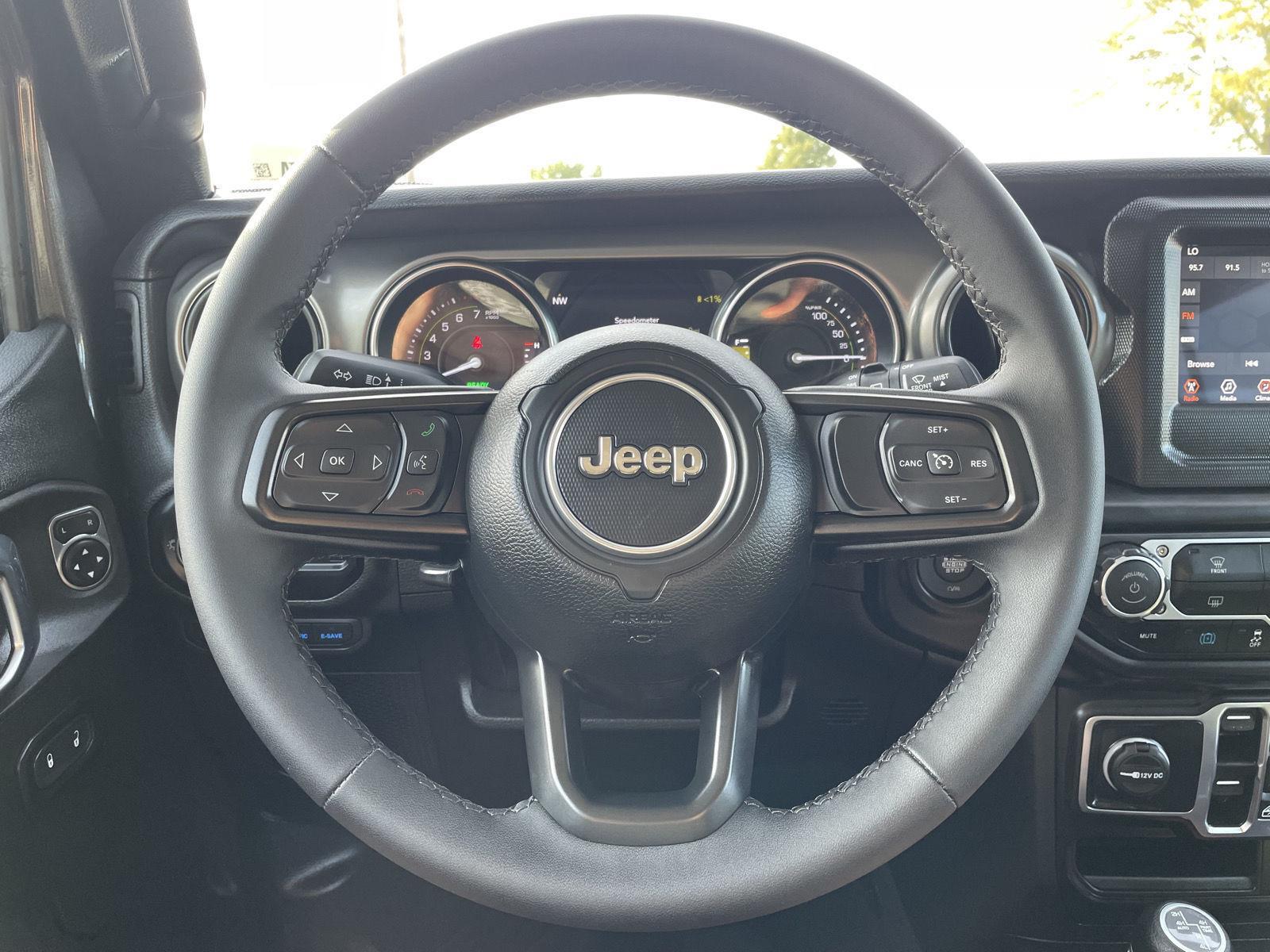Vehicle photo 12