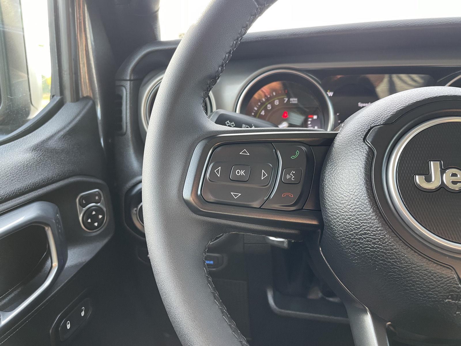 Vehicle photo 13