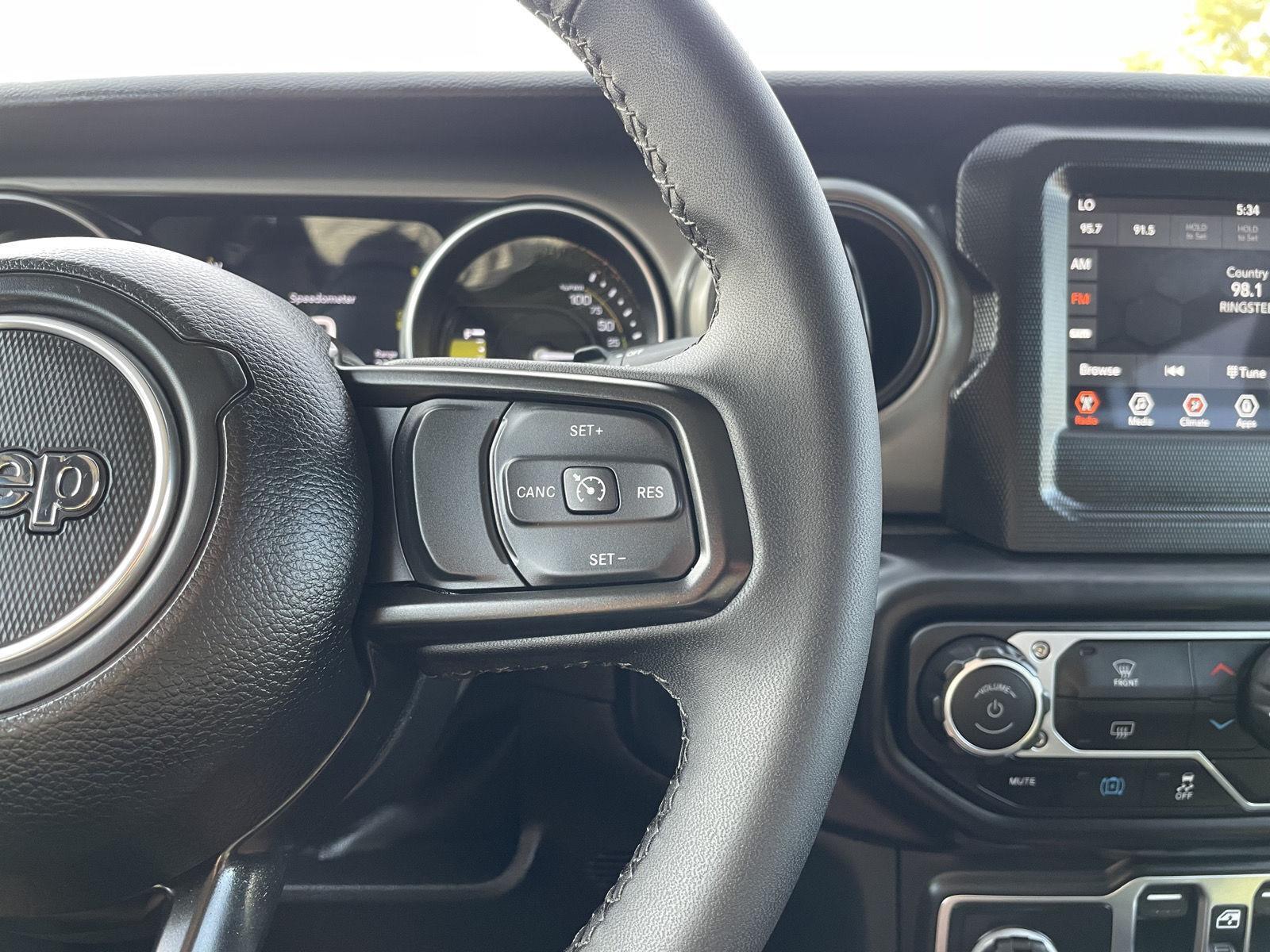 Vehicle photo 14