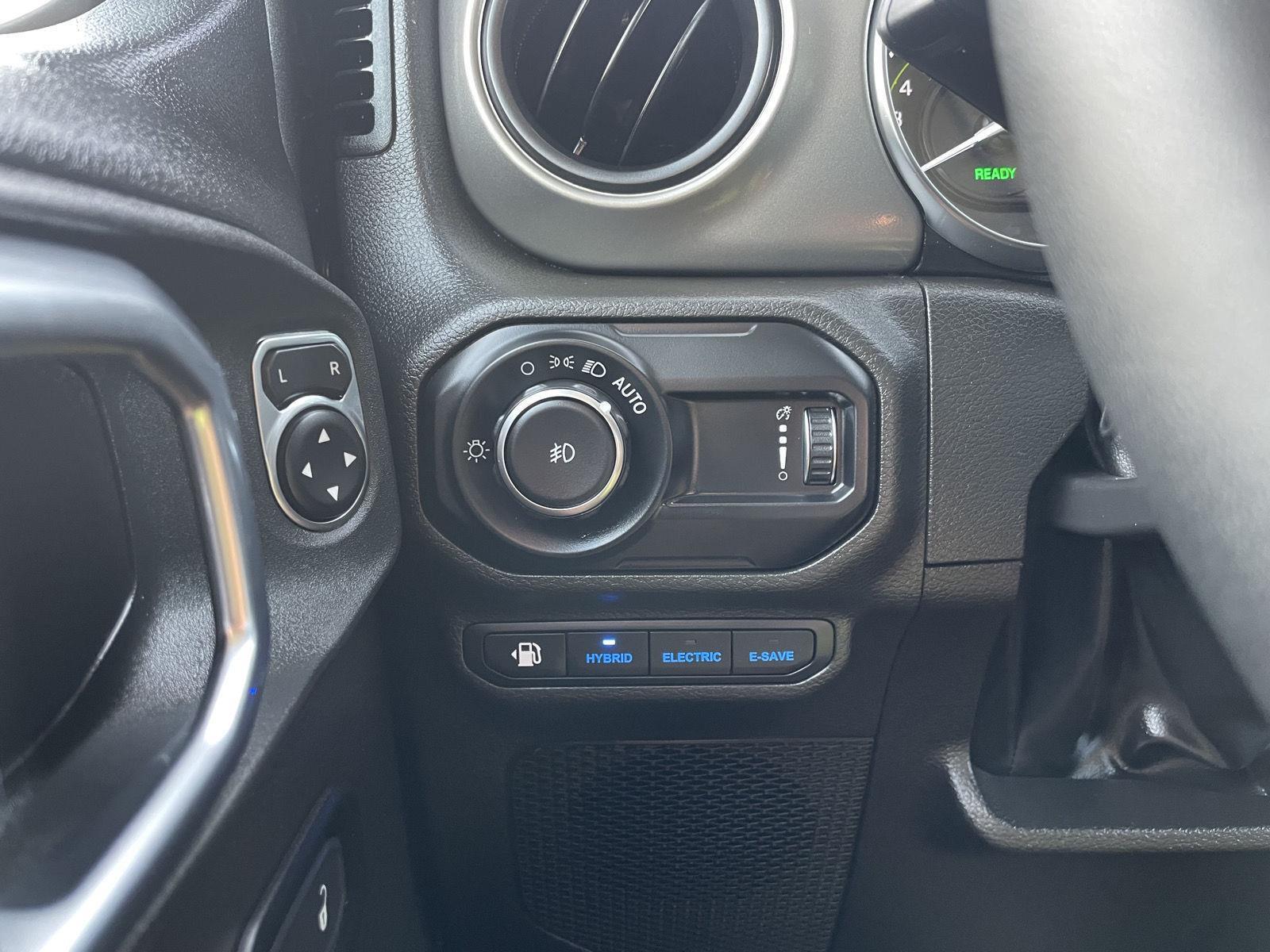 Vehicle photo 16