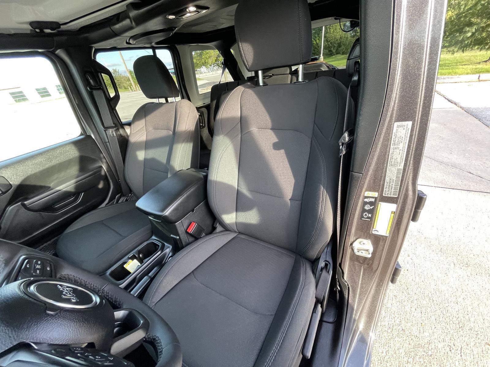 Vehicle photo 18