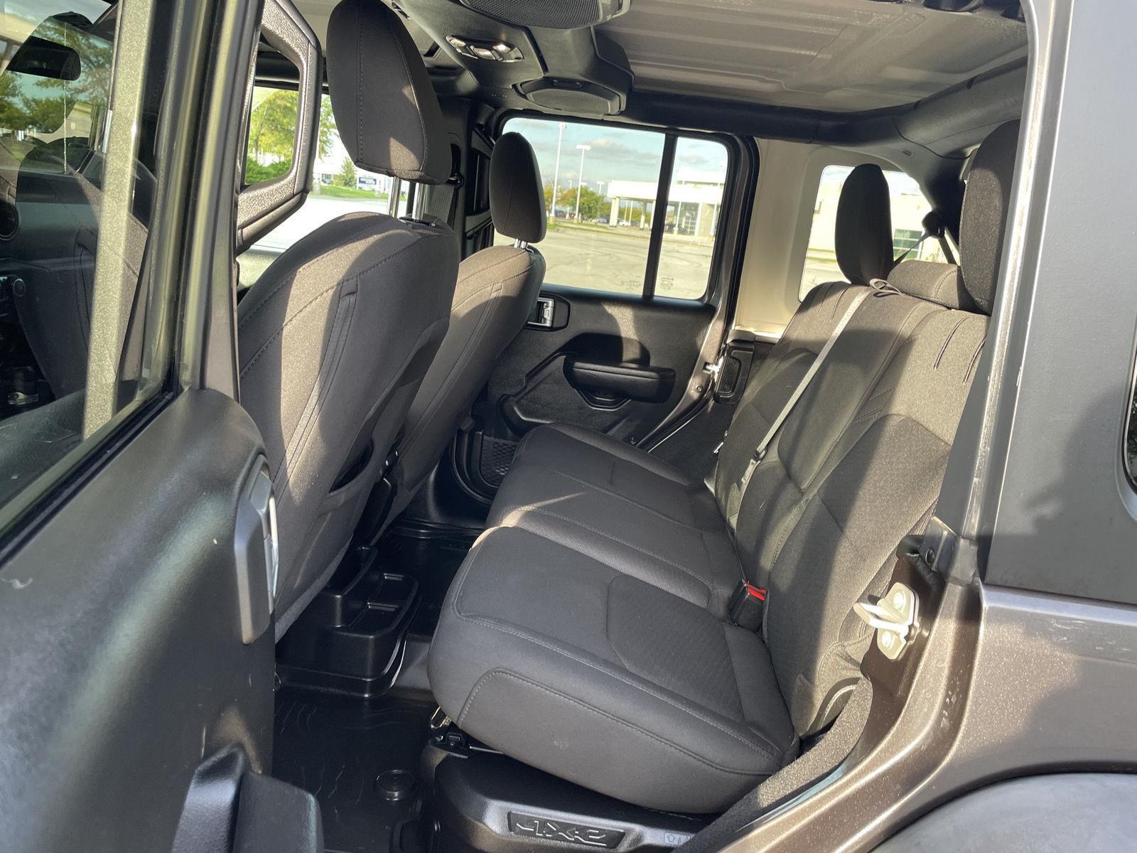 Vehicle photo 20