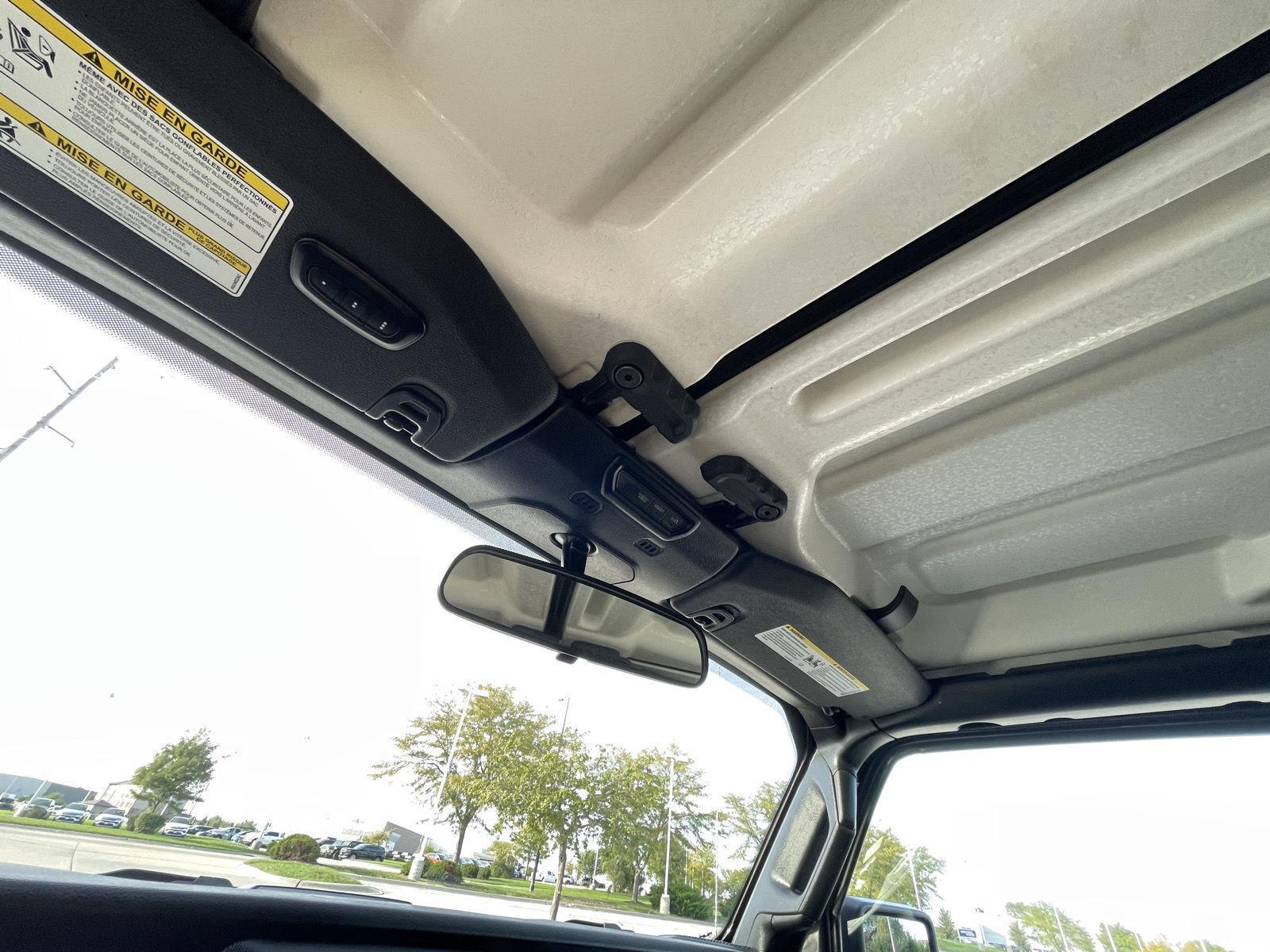 Vehicle photo 21