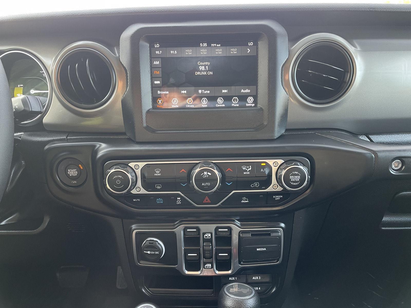 Vehicle photo 22