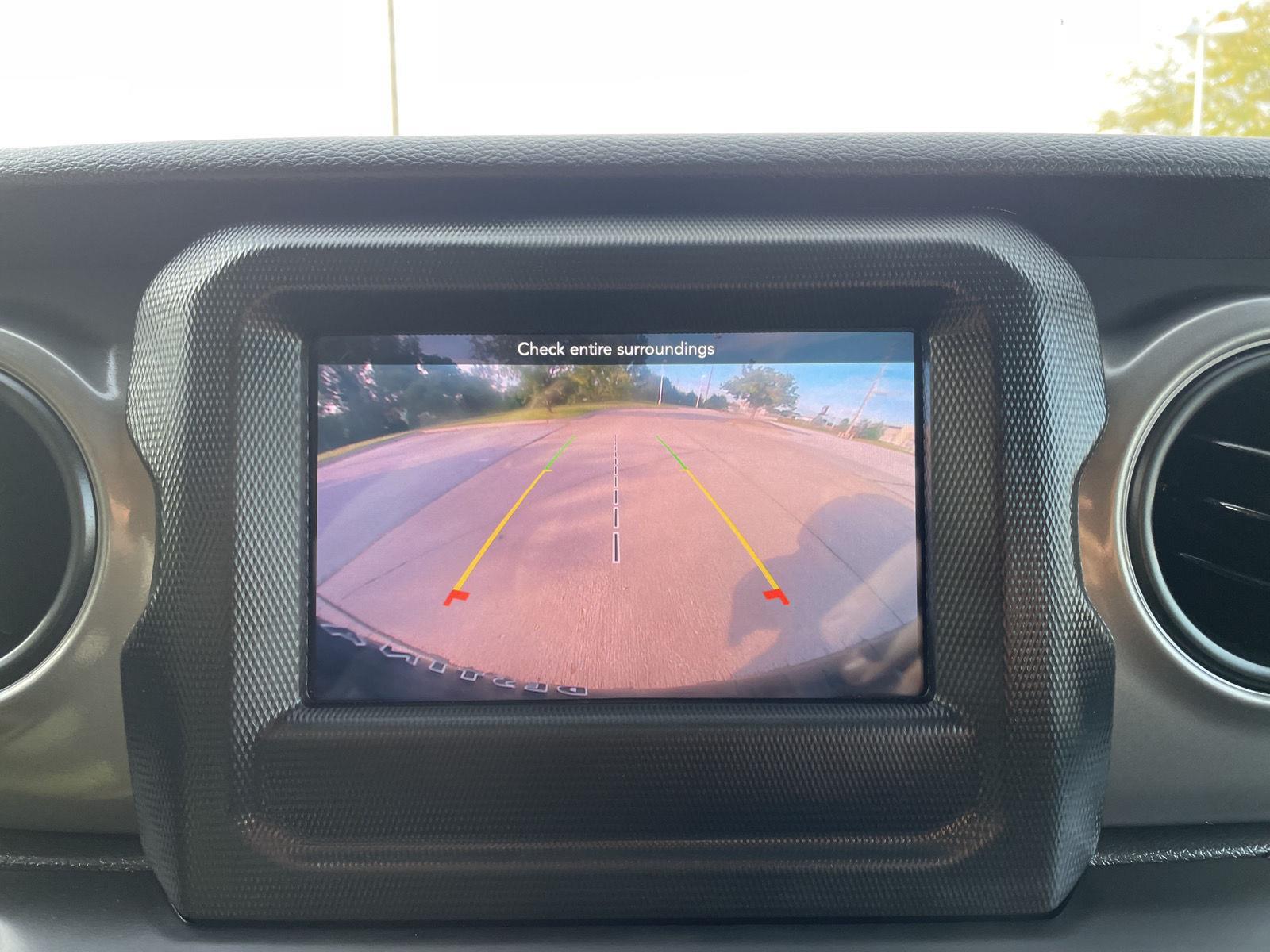 Vehicle photo 23