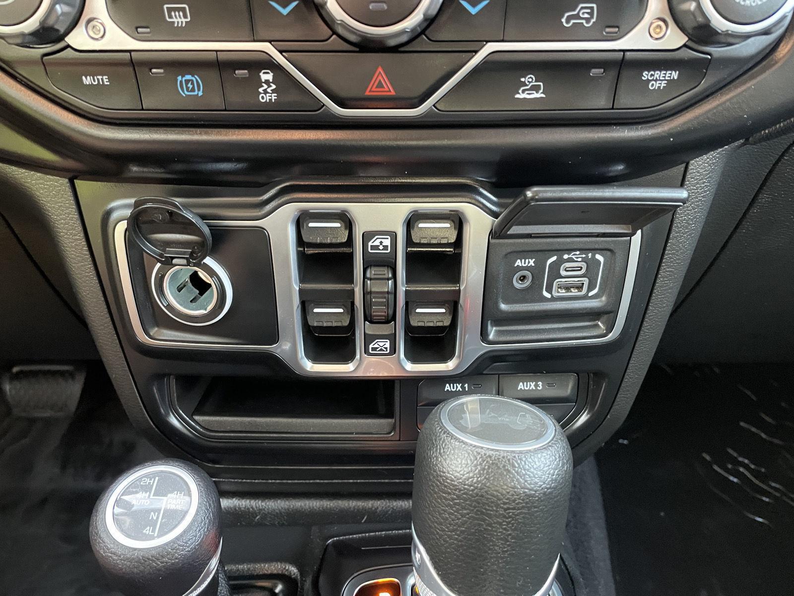 Vehicle photo 26