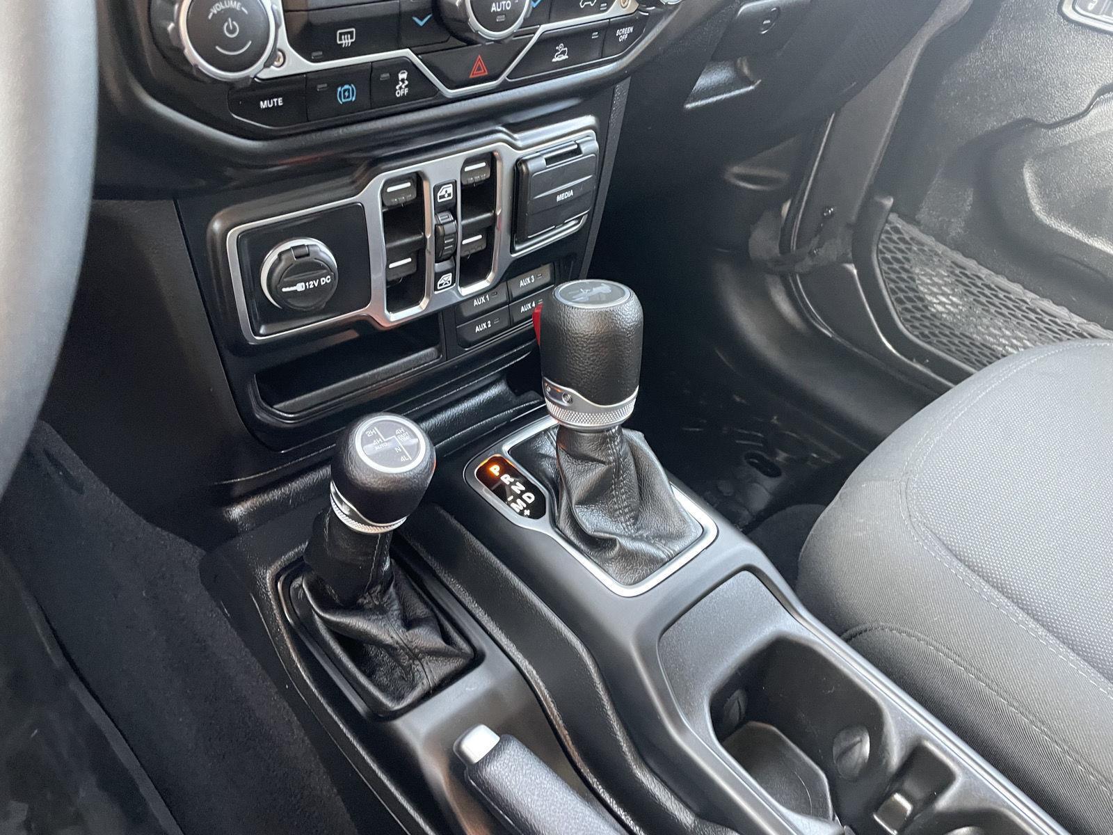 Vehicle photo 27