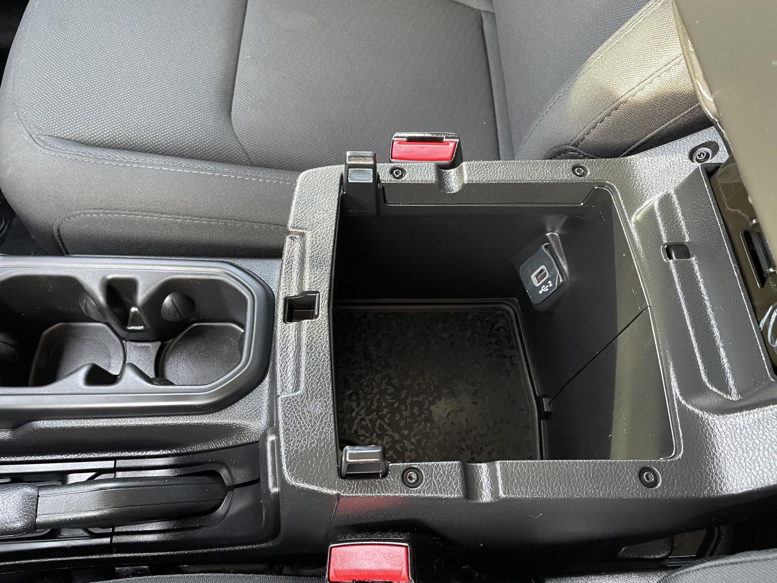 Vehicle photo 28