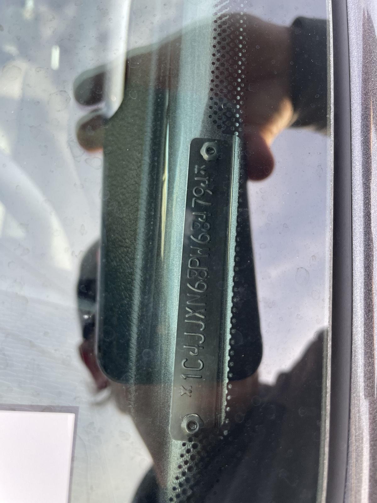 Vehicle photo 30