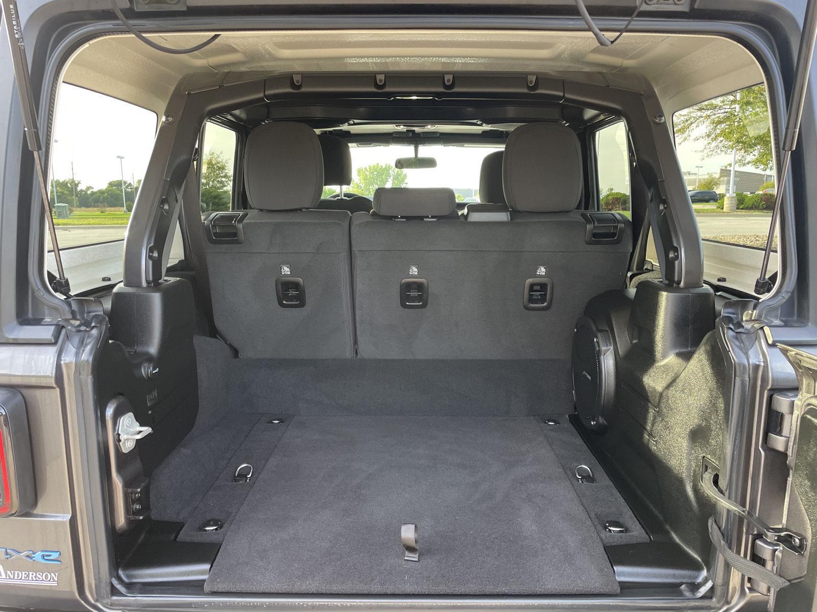 Vehicle photo 32