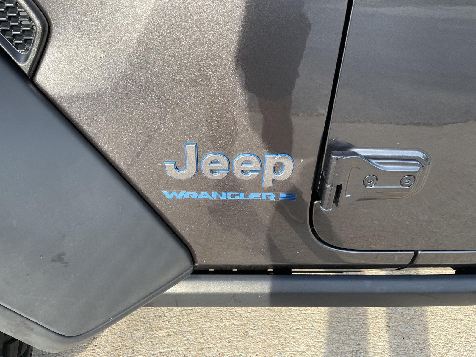Vehicle photo 33