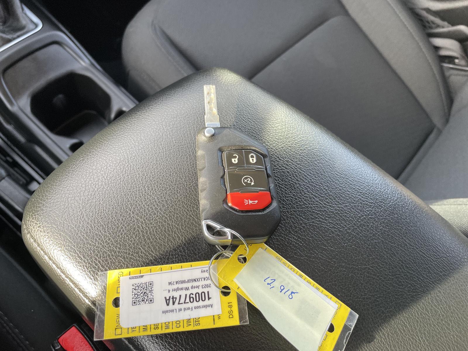 Vehicle photo 34