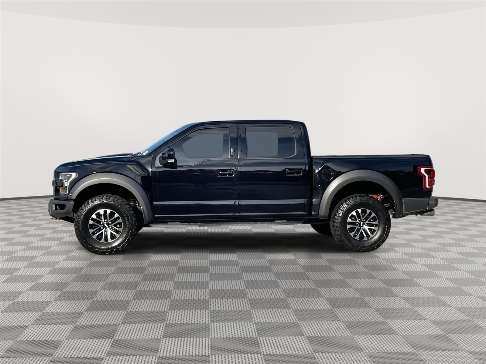 Vehicle photo 2