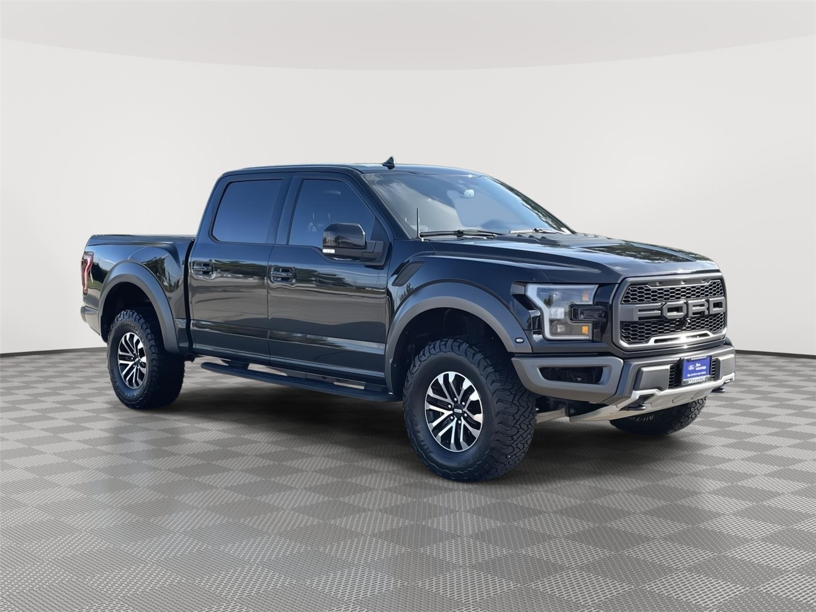 Vehicle photo 5