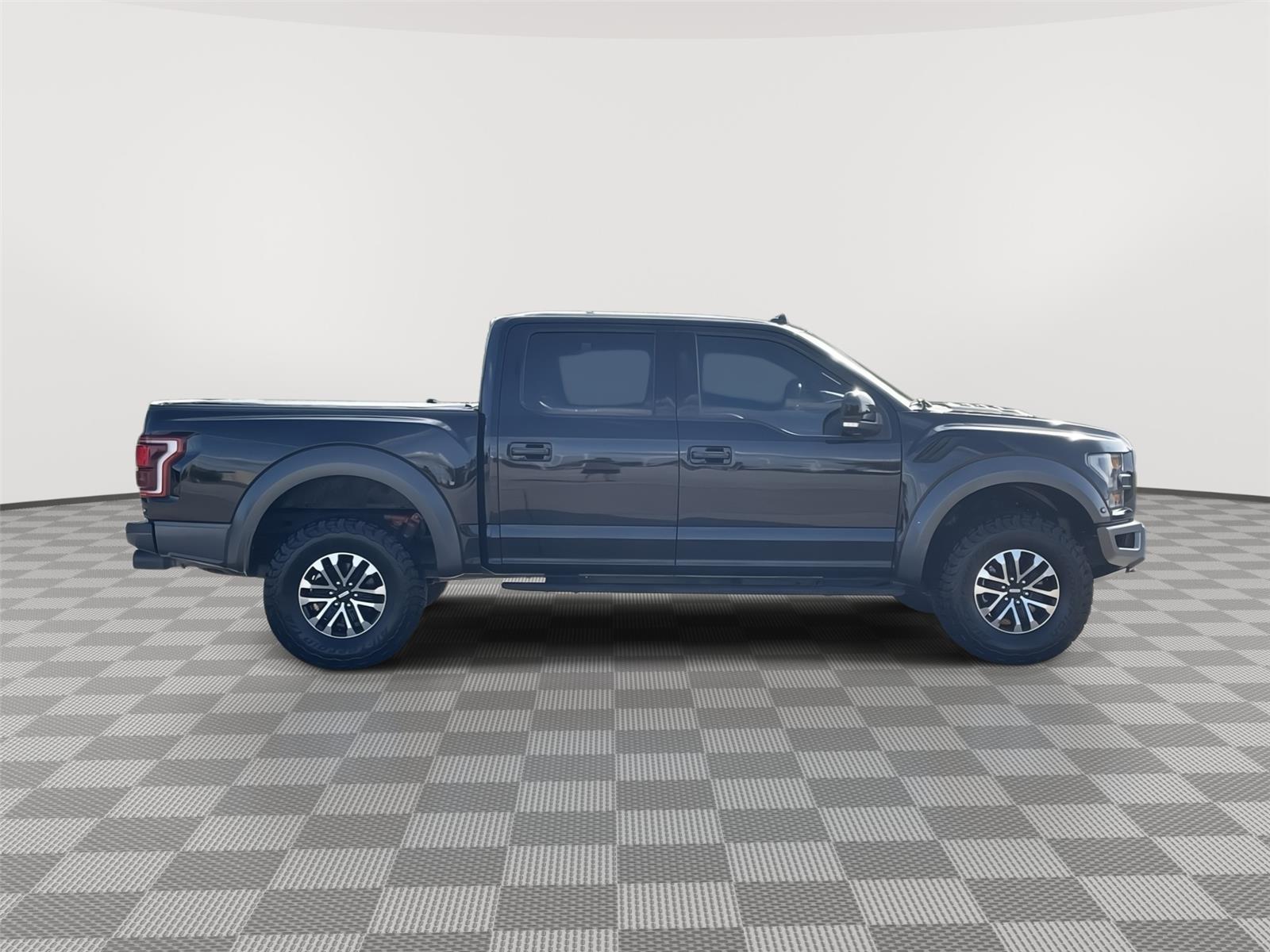 Vehicle photo 6