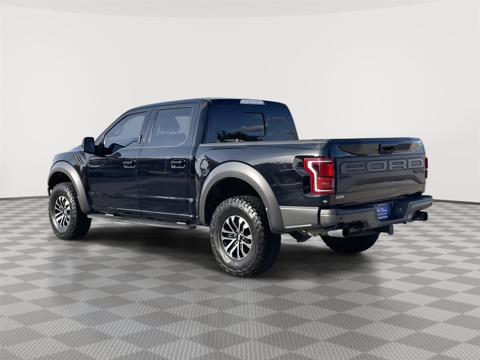 Vehicle photo 9