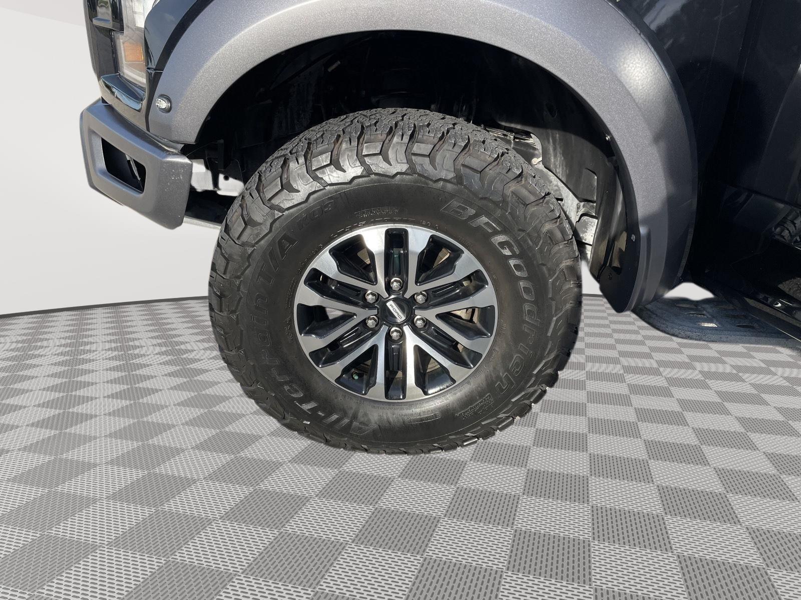 Vehicle photo 10