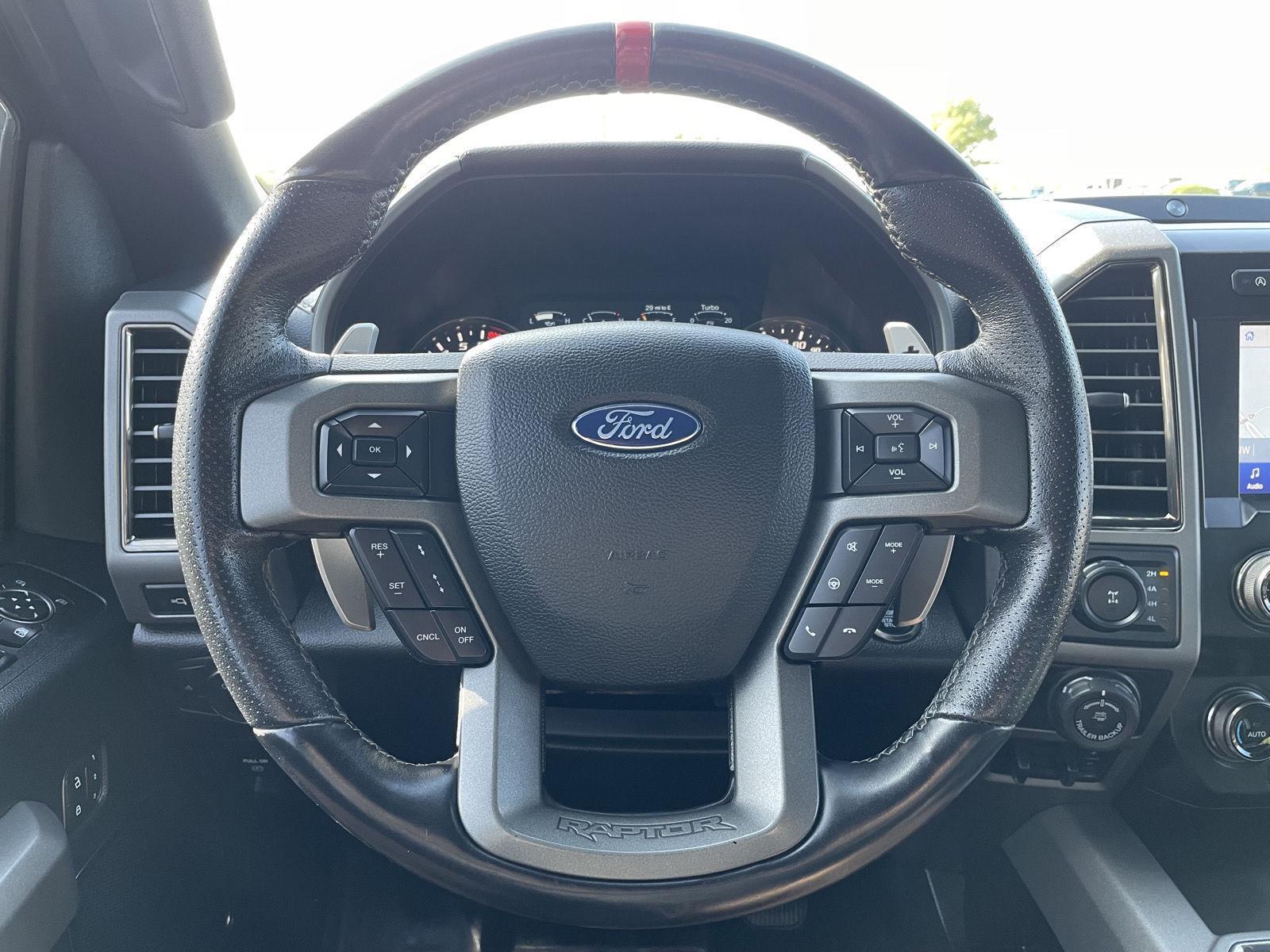 Vehicle photo 12