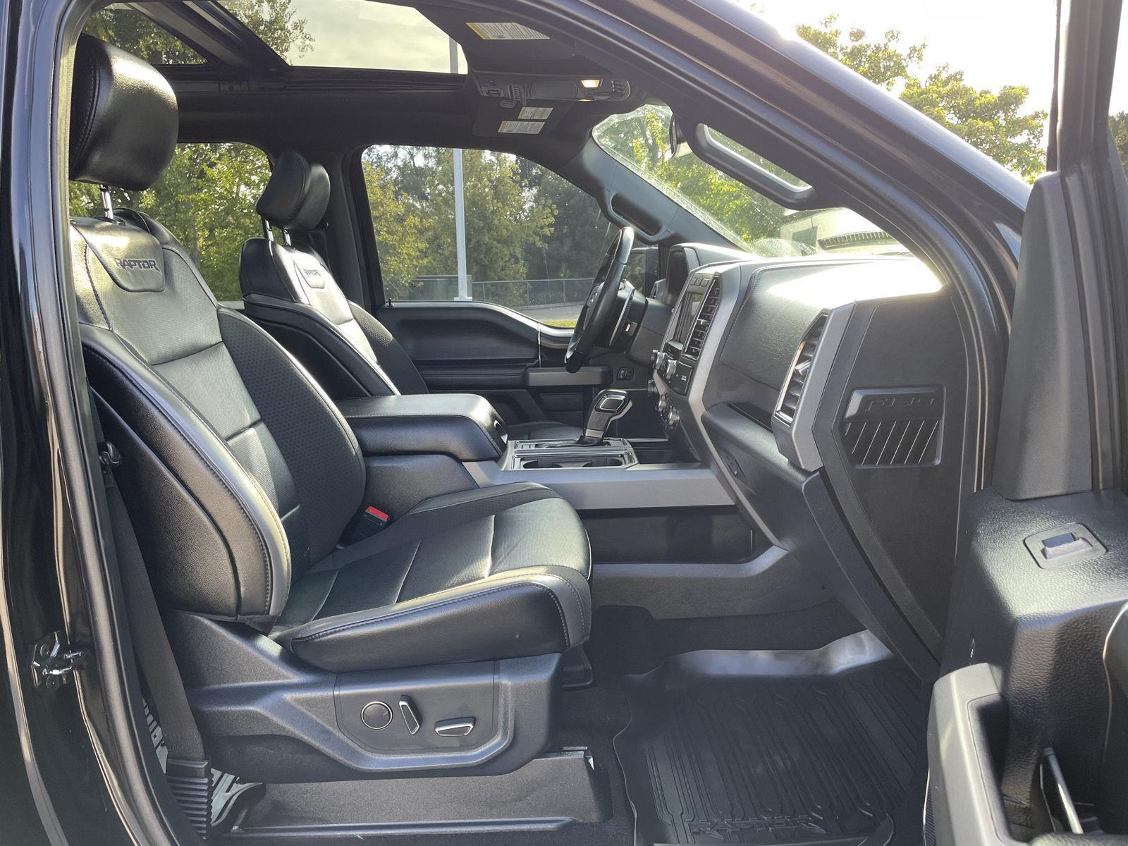Vehicle photo 19