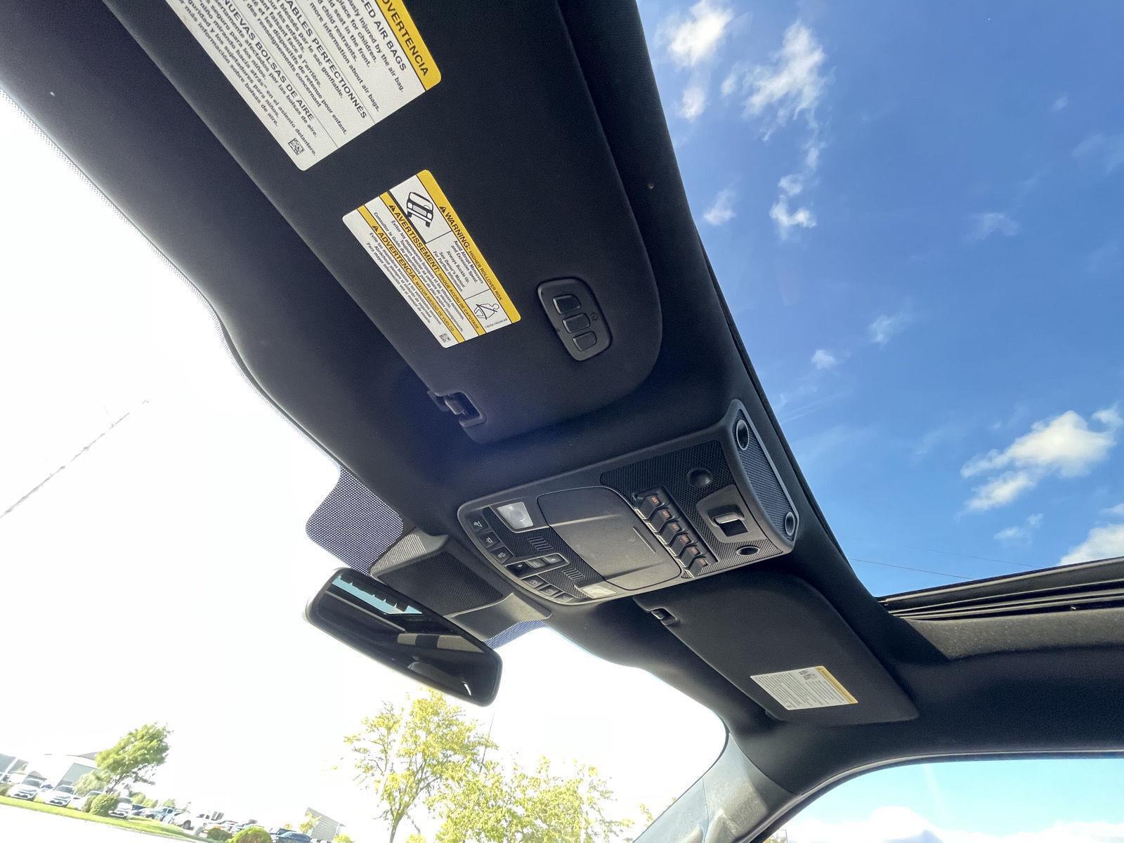 Vehicle photo 21
