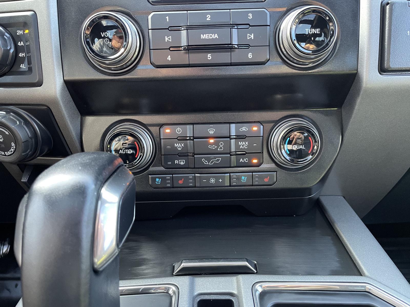Vehicle photo 29