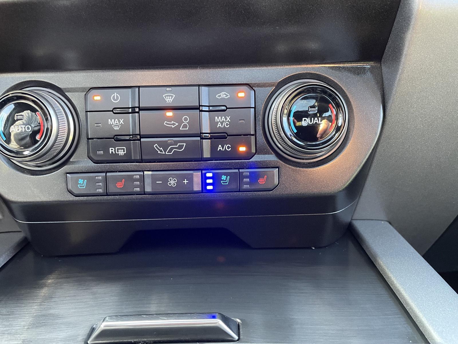 Vehicle photo 30