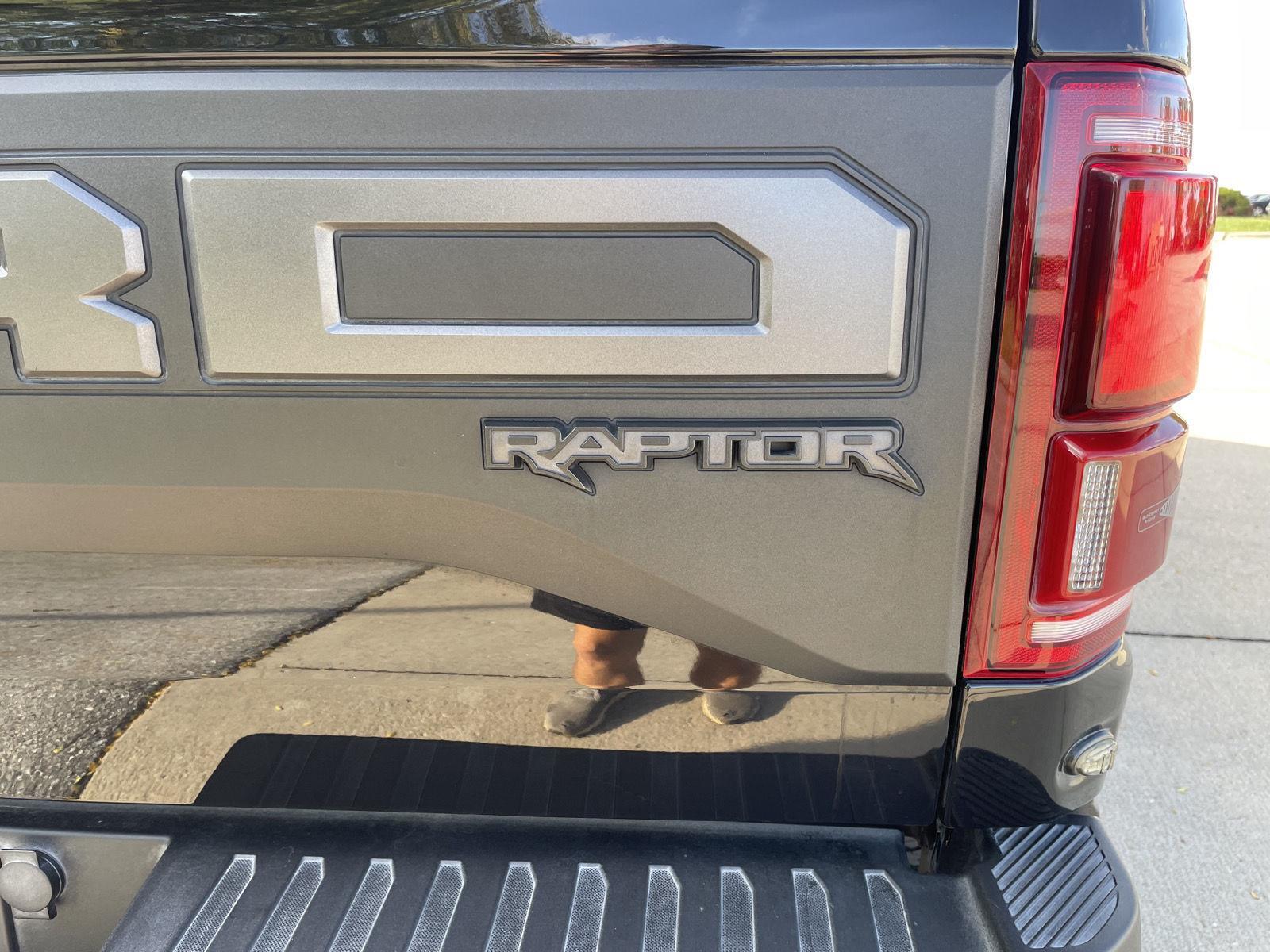Vehicle photo 44