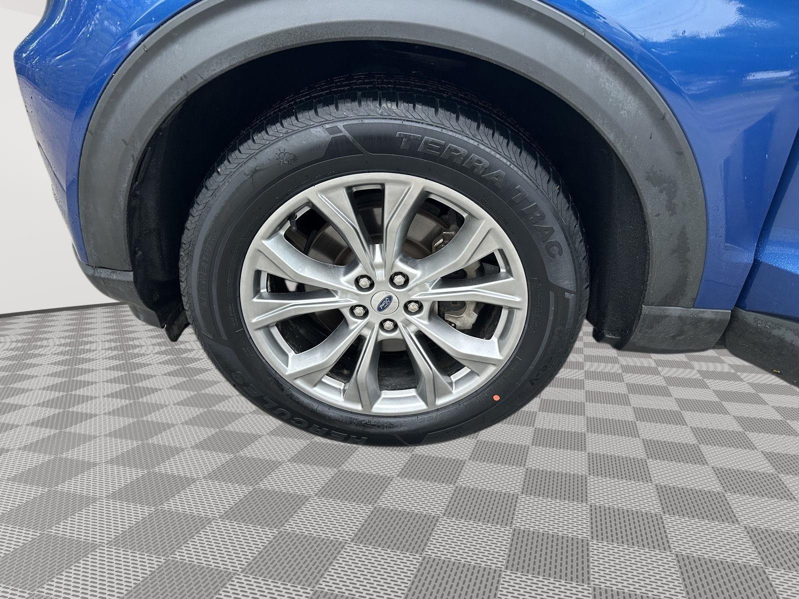 Vehicle photo 10