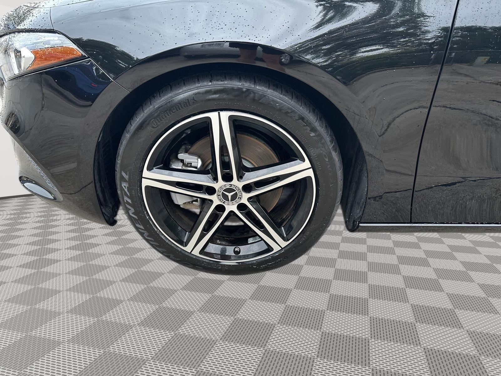 Vehicle photo 10