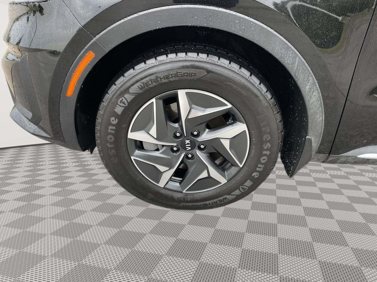 Vehicle photo 10