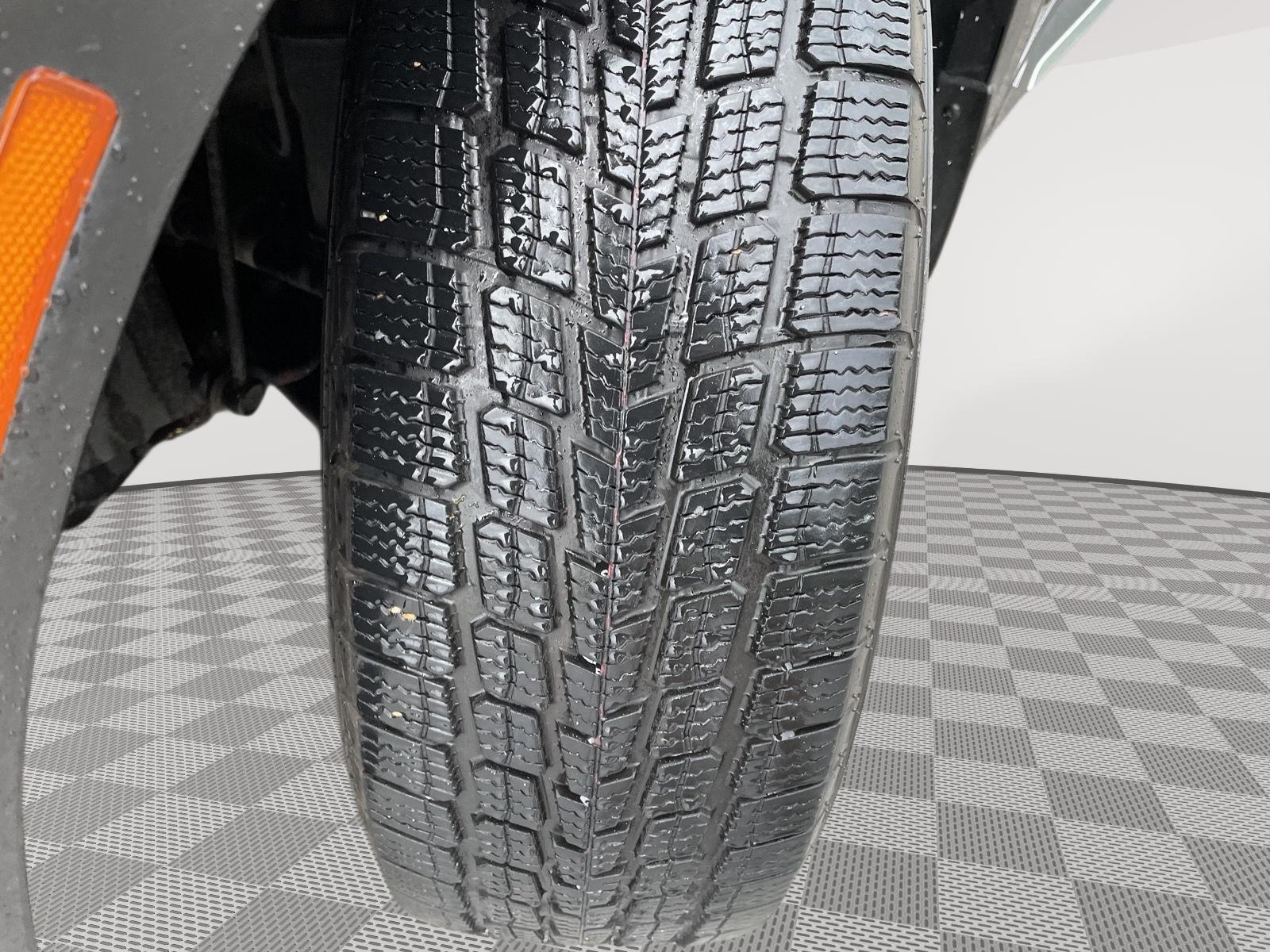 Vehicle photo 11
