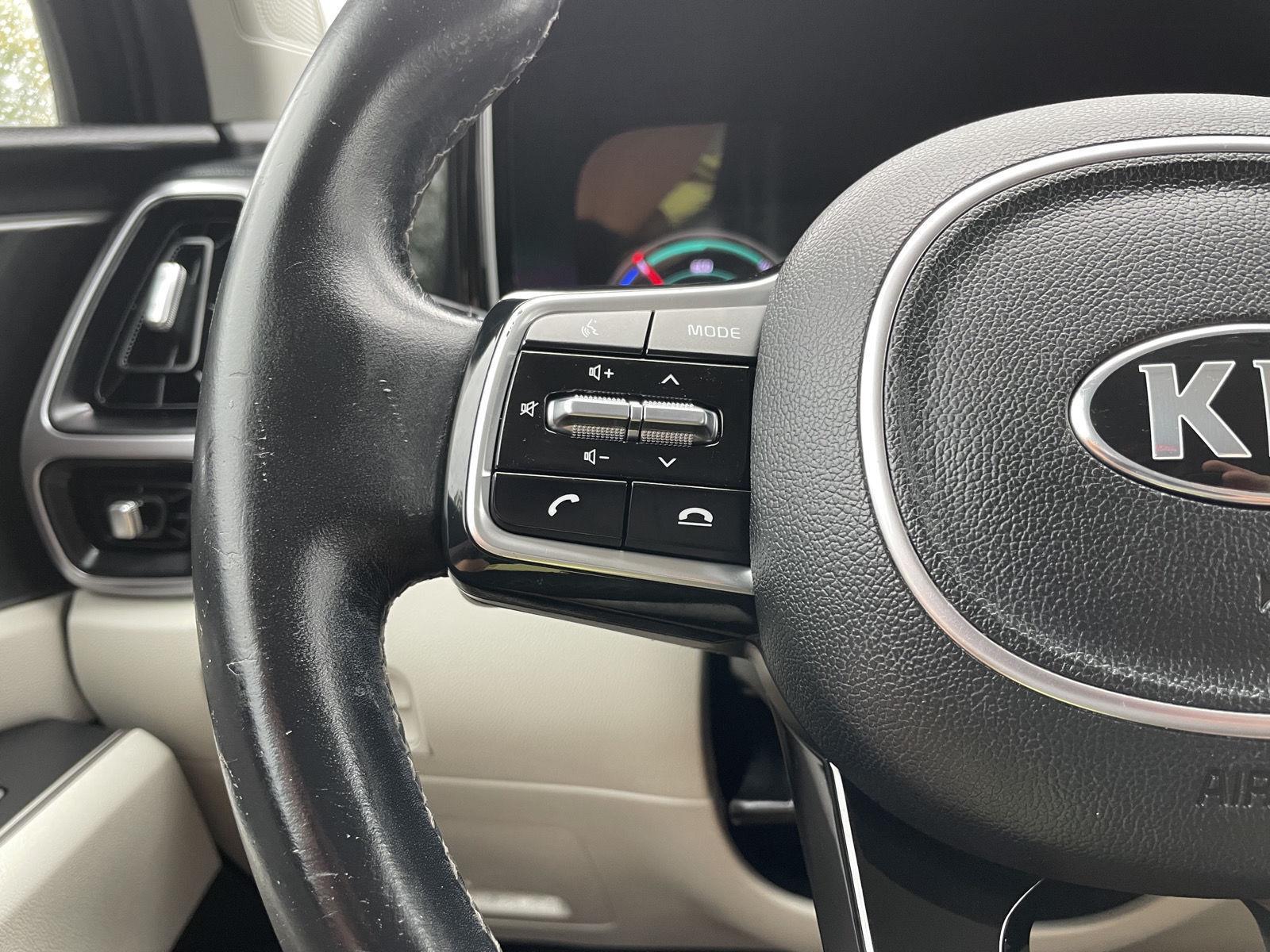 Vehicle photo 13