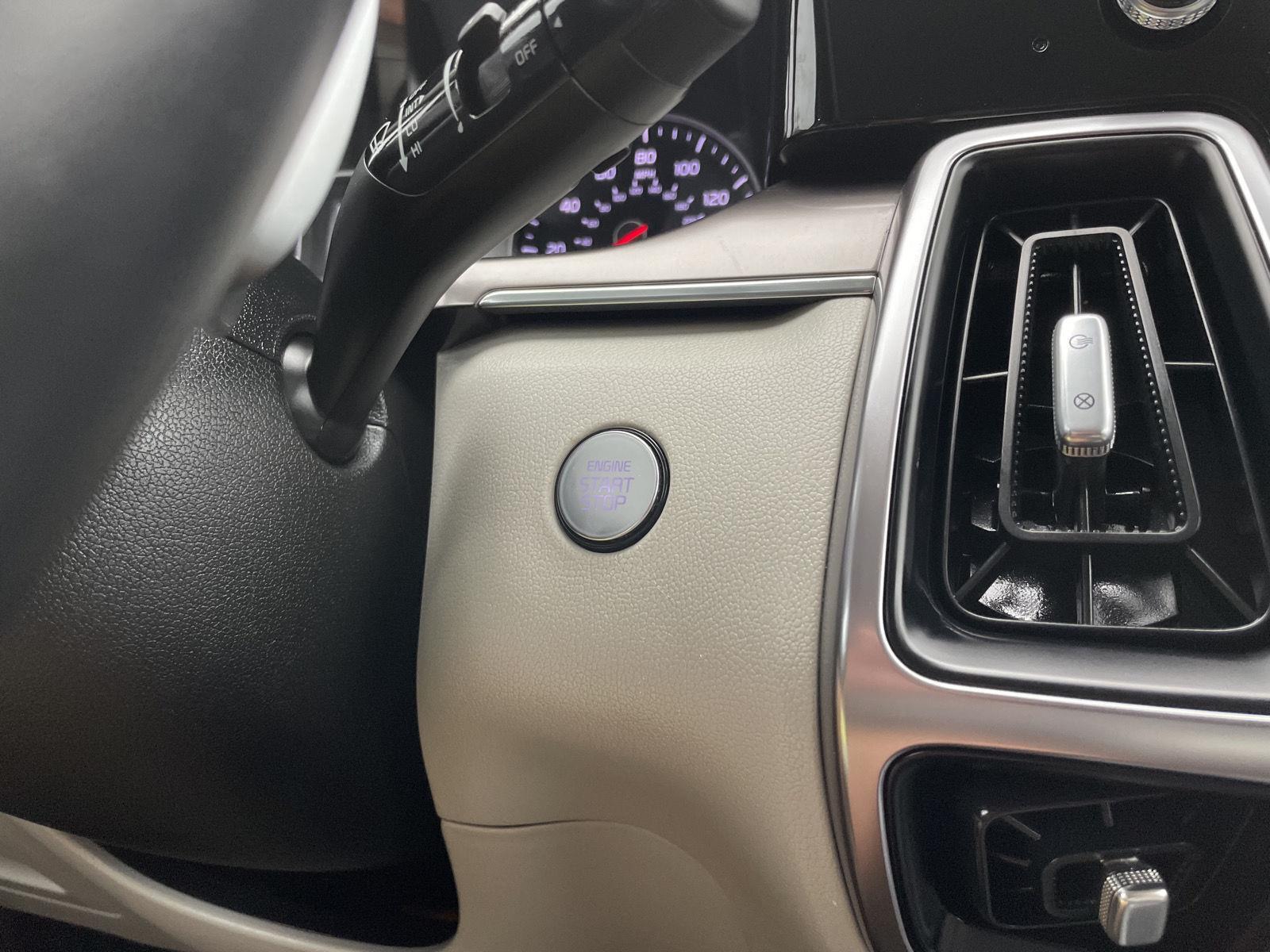 Vehicle photo 25
