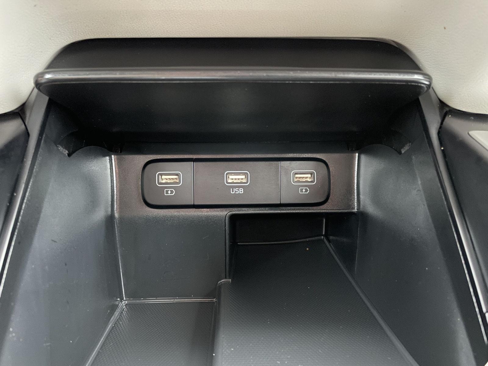 Vehicle photo 29