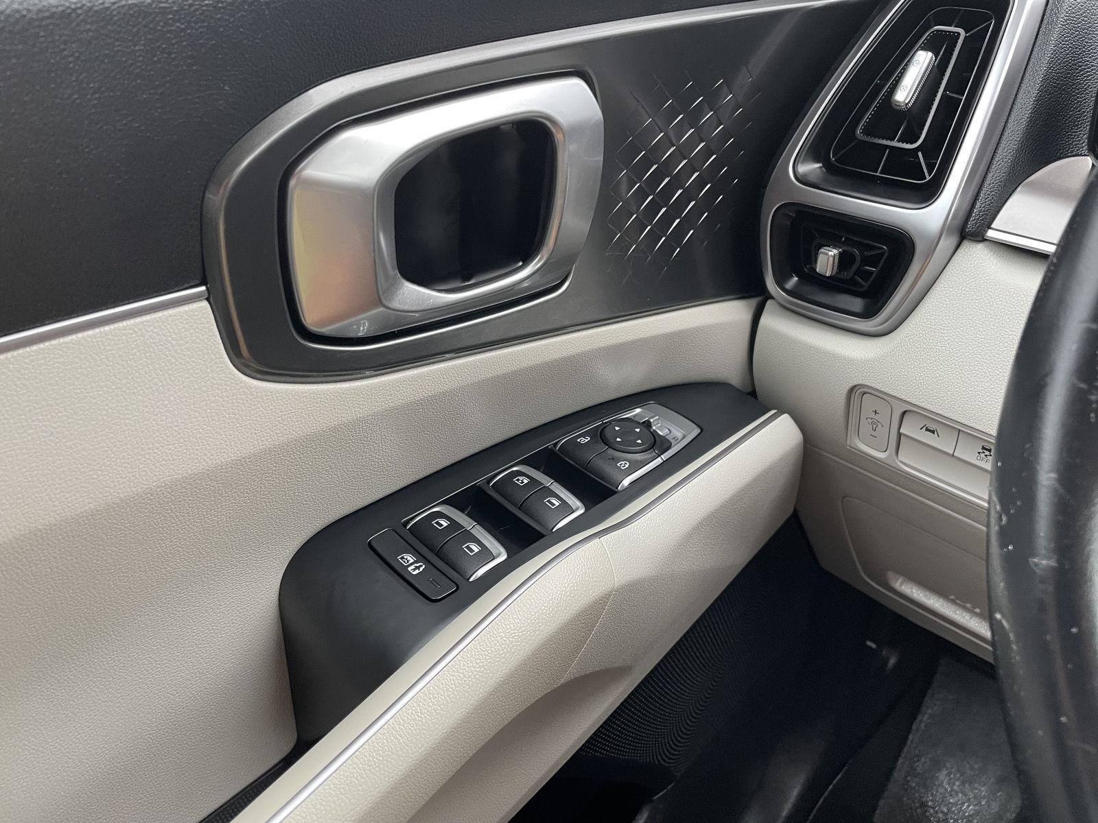 Vehicle photo 30