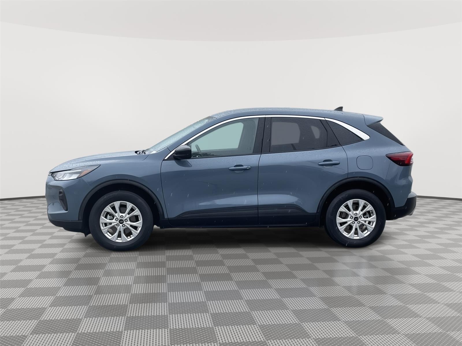 Vehicle photo 2