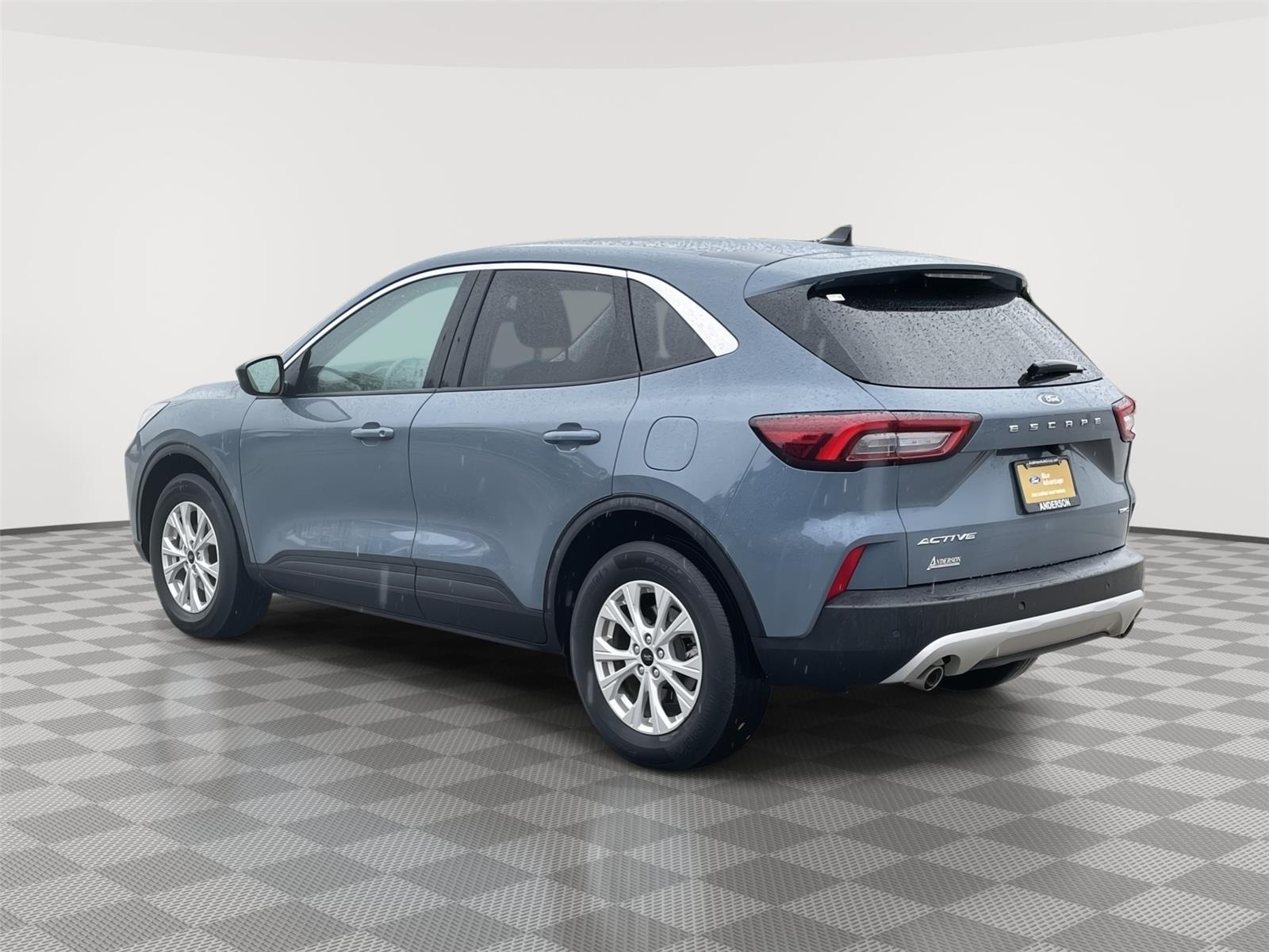 Vehicle photo 9