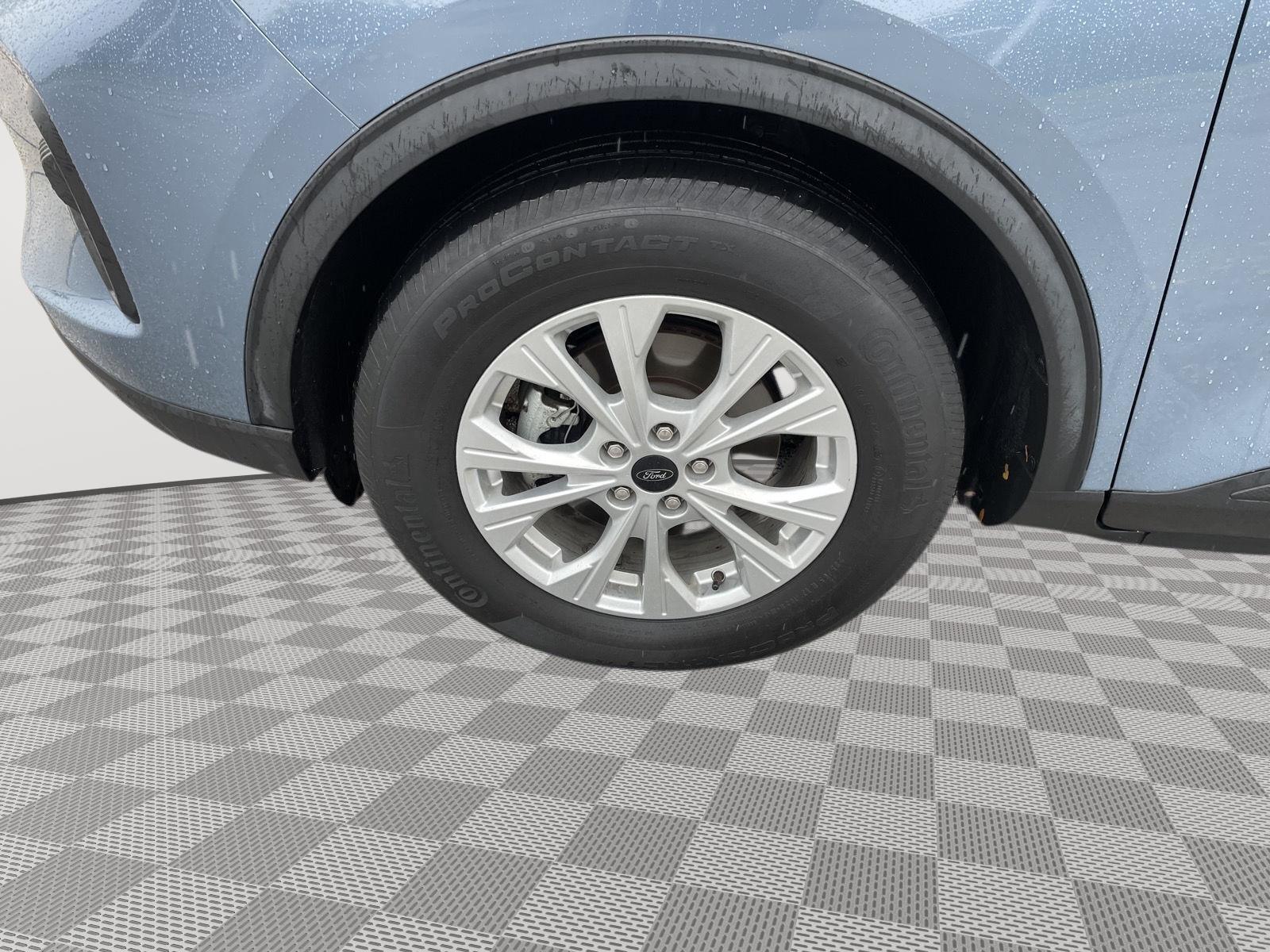 Vehicle photo 10
