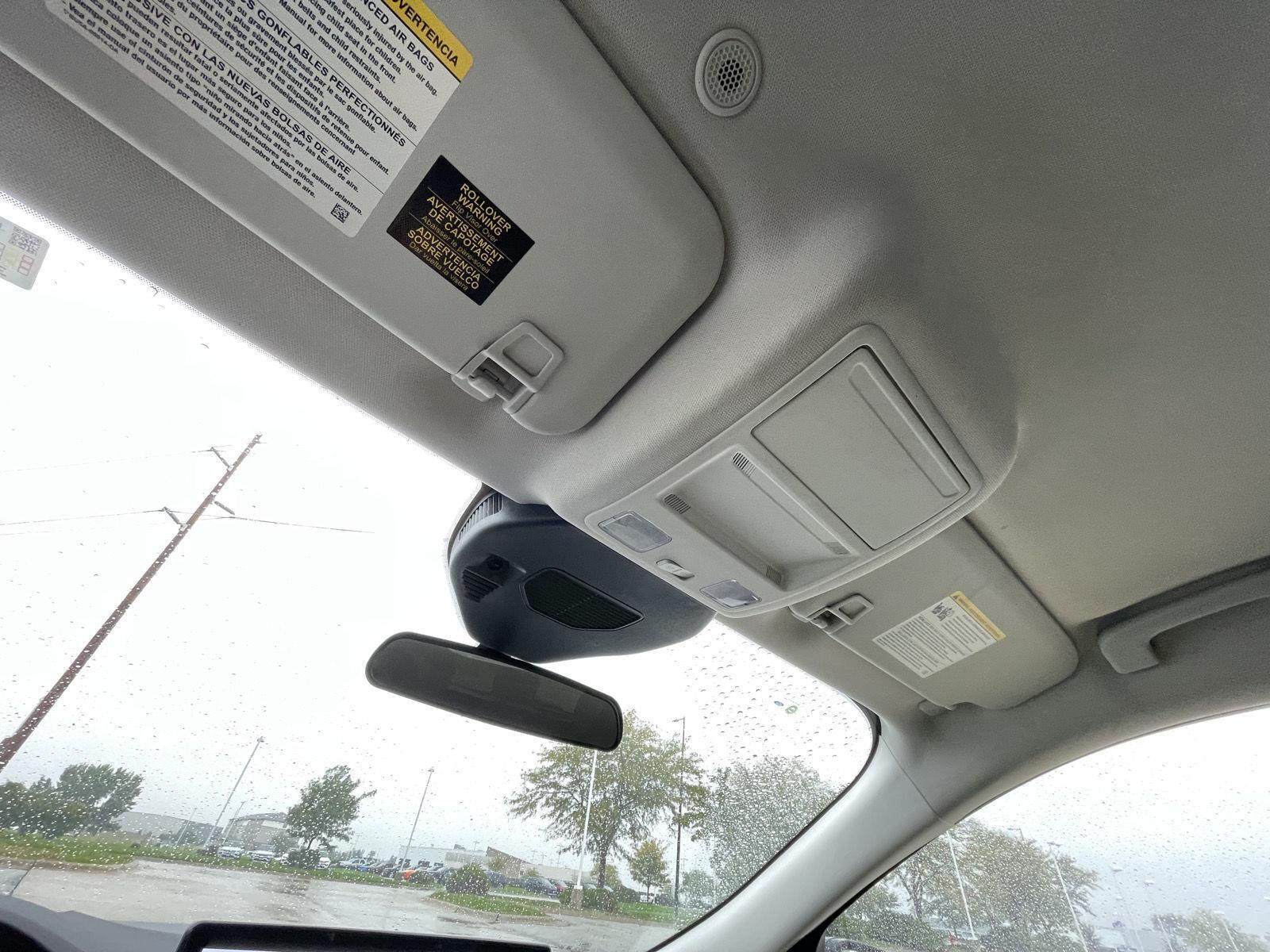 Vehicle photo 19